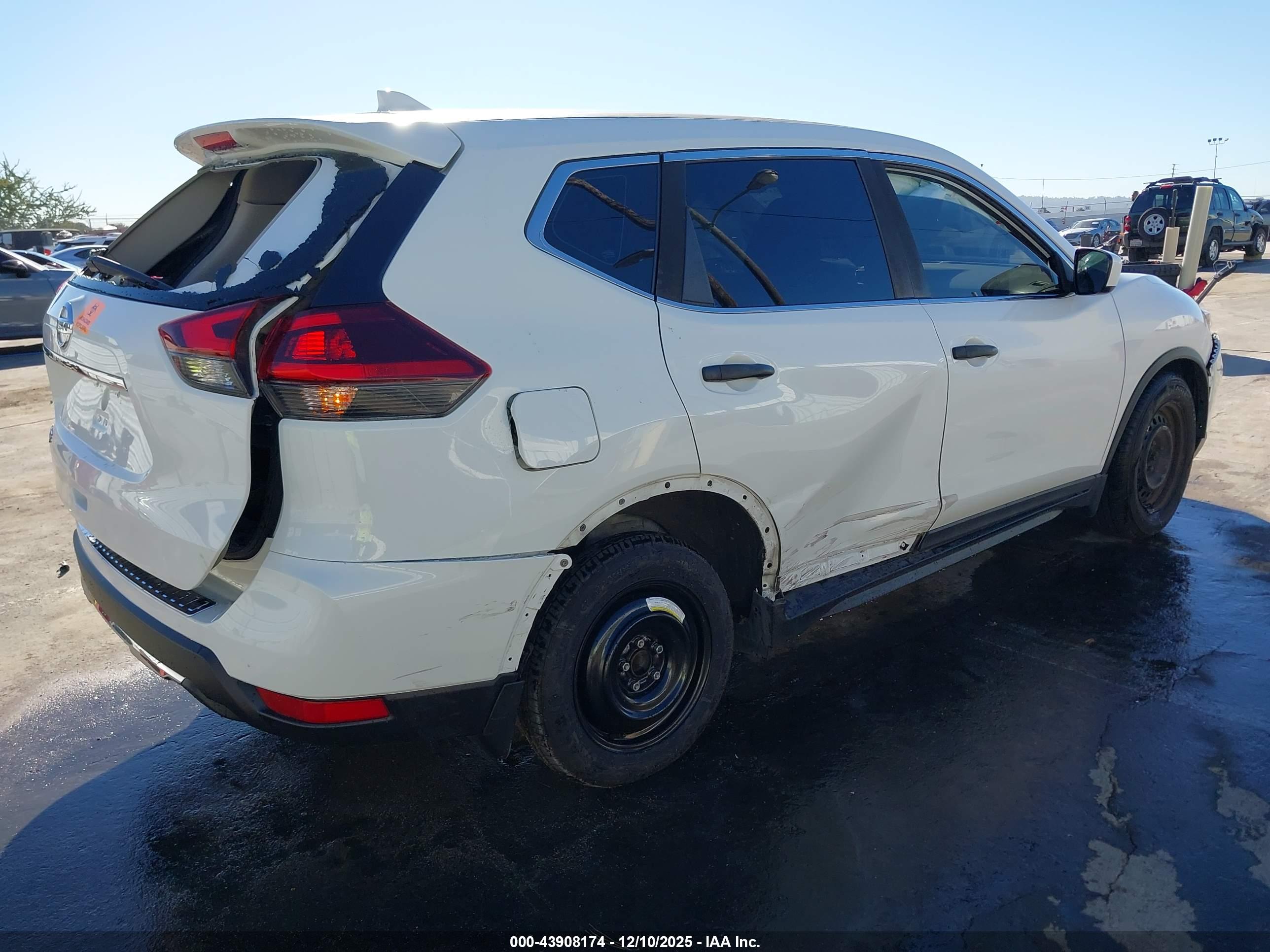 NISSAN ROGUE image 4