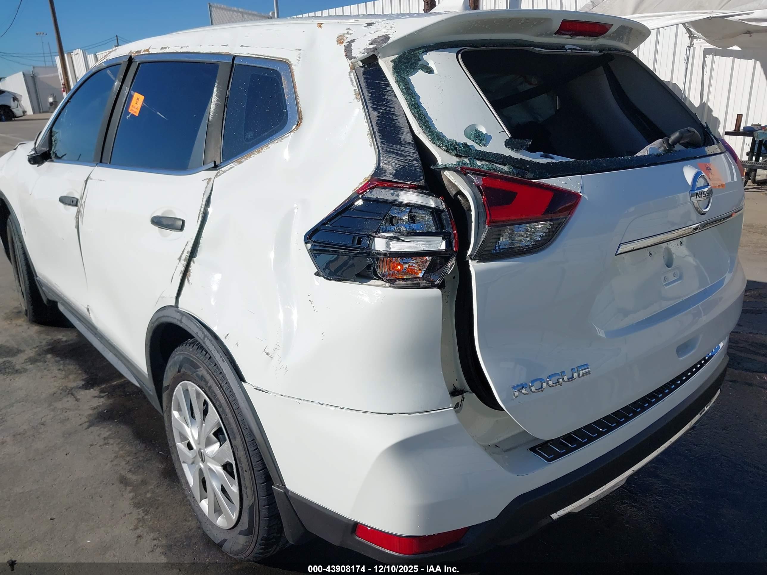 NISSAN ROGUE image 6