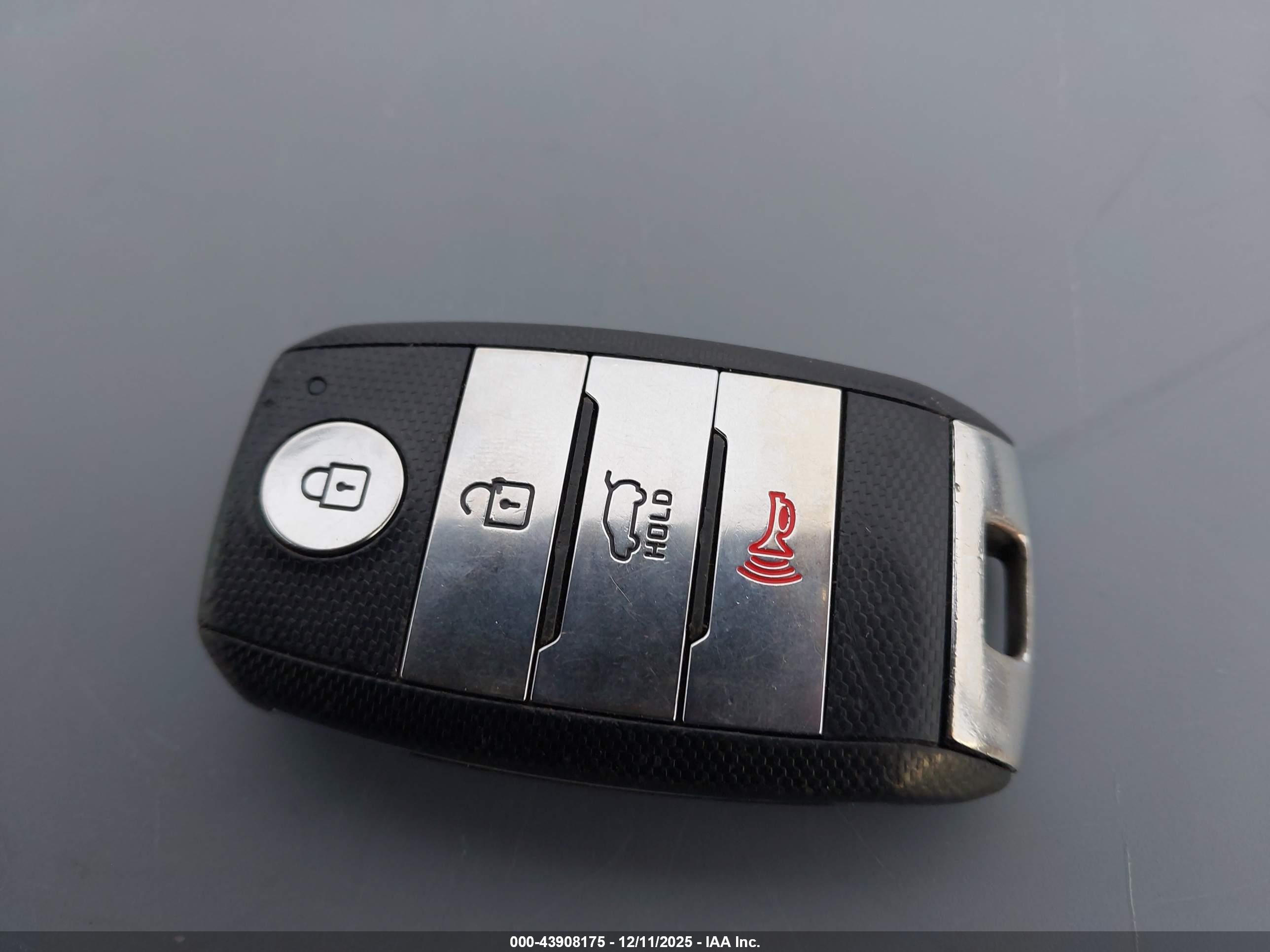 KIA SORENTO image 11