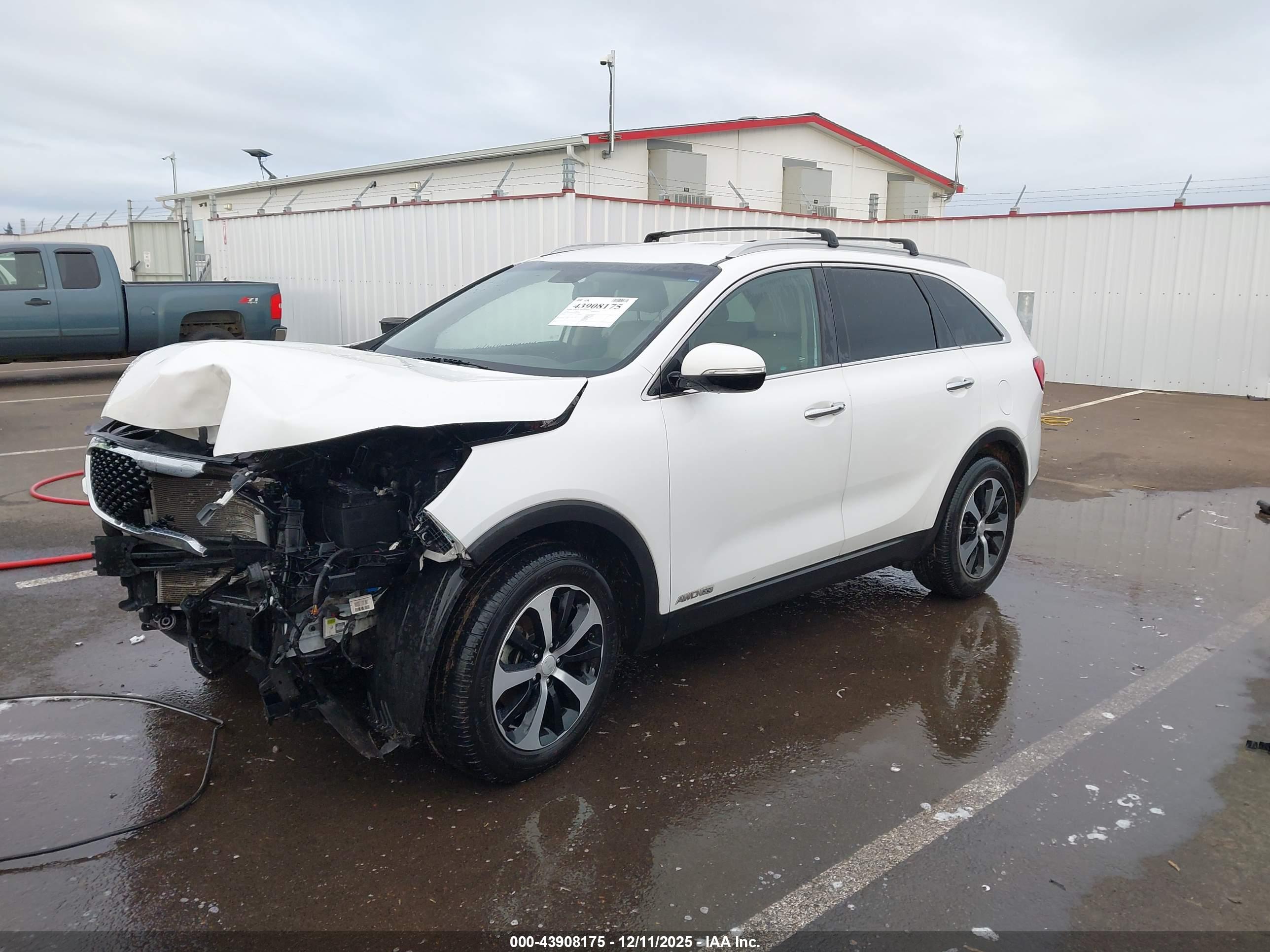 KIA SORENTO image 2