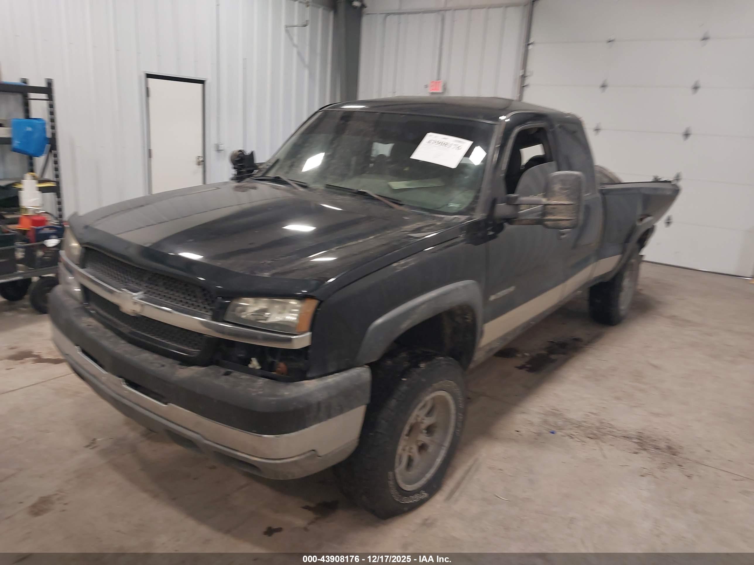 CHEVROLET SILVERADO image 2