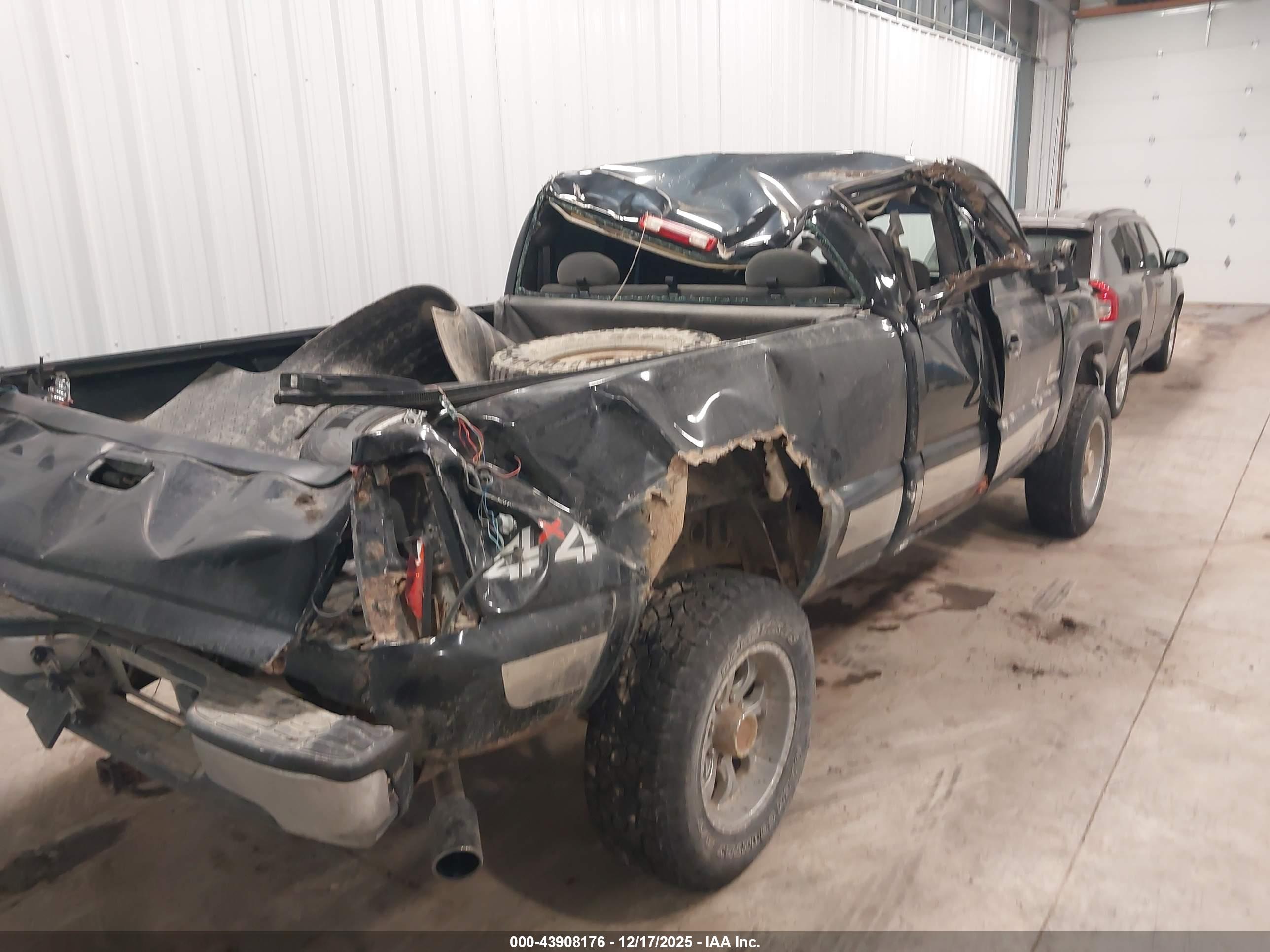 CHEVROLET SILVERADO image 4