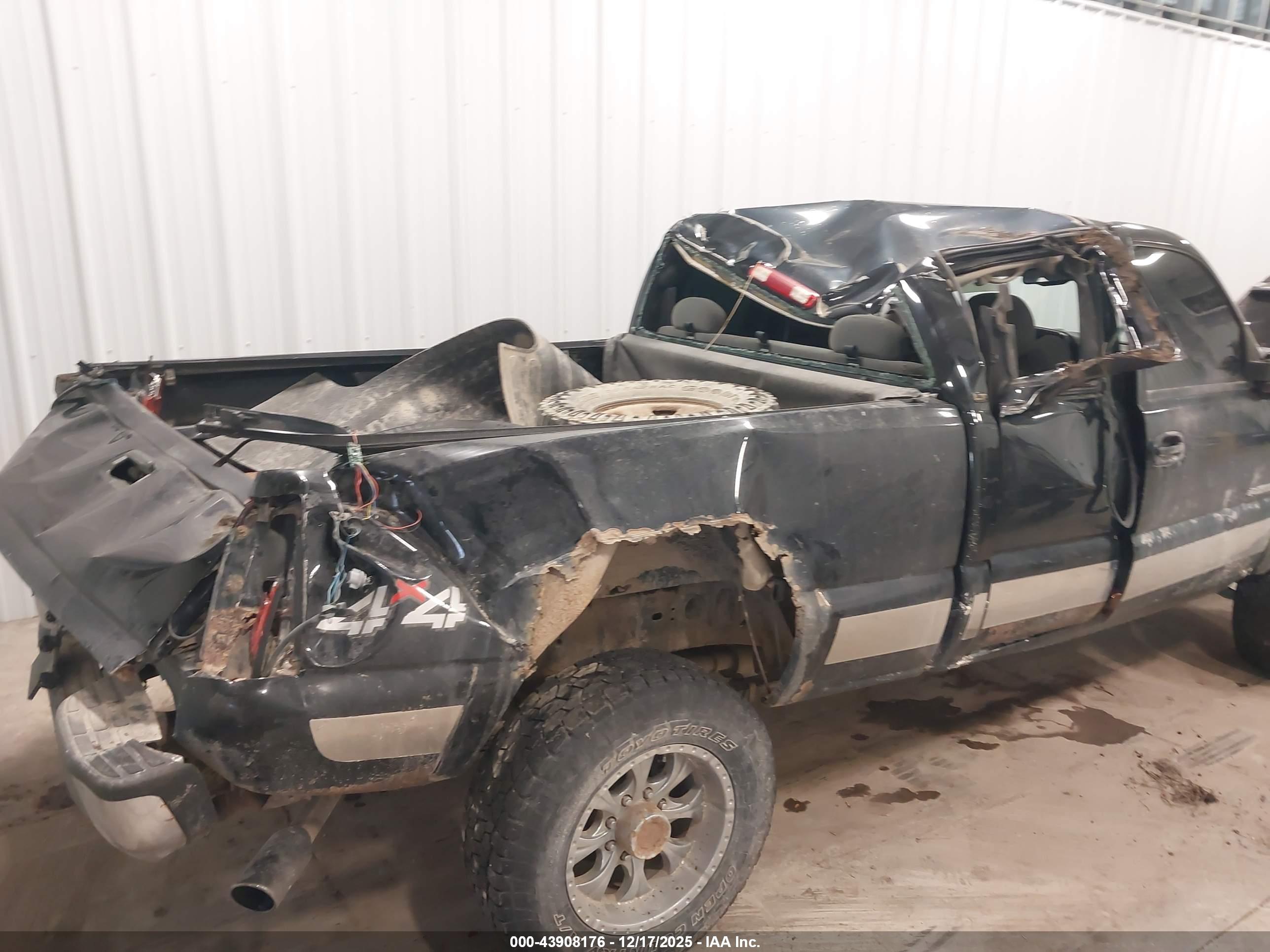 CHEVROLET SILVERADO image 6