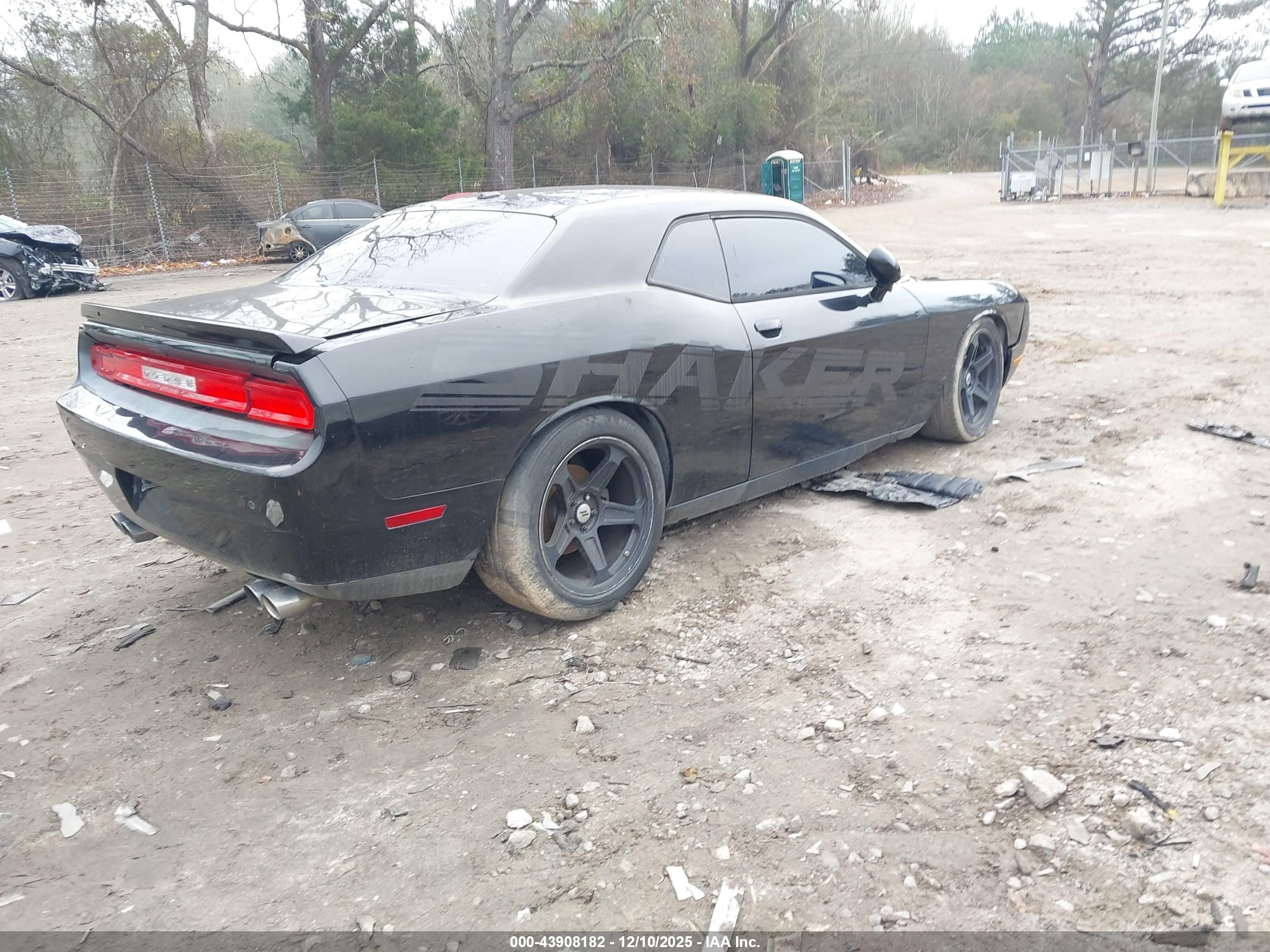 DODGE CHALLENGER image 4