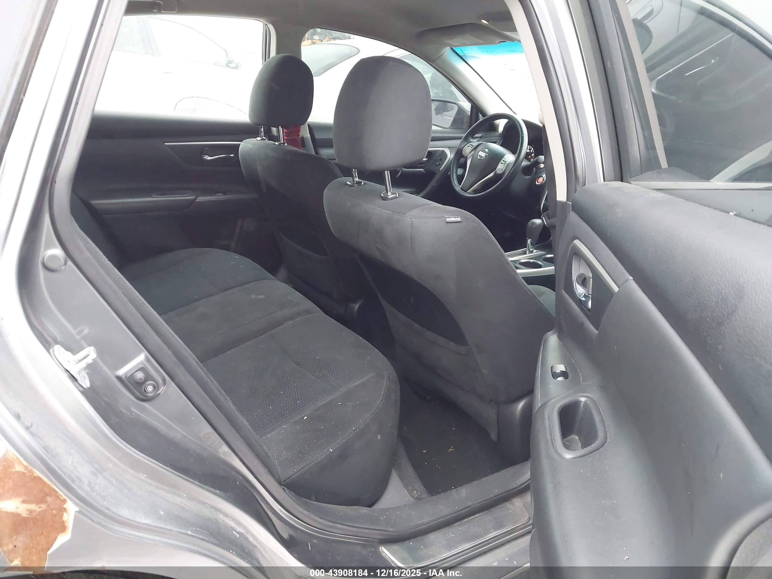 NISSAN ALTIMA image 8