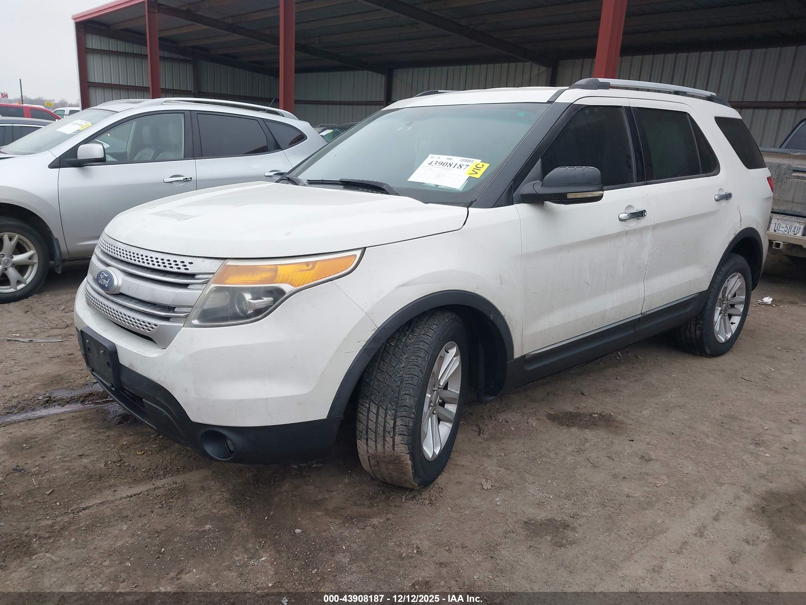 FORD EXPLORER image 2
