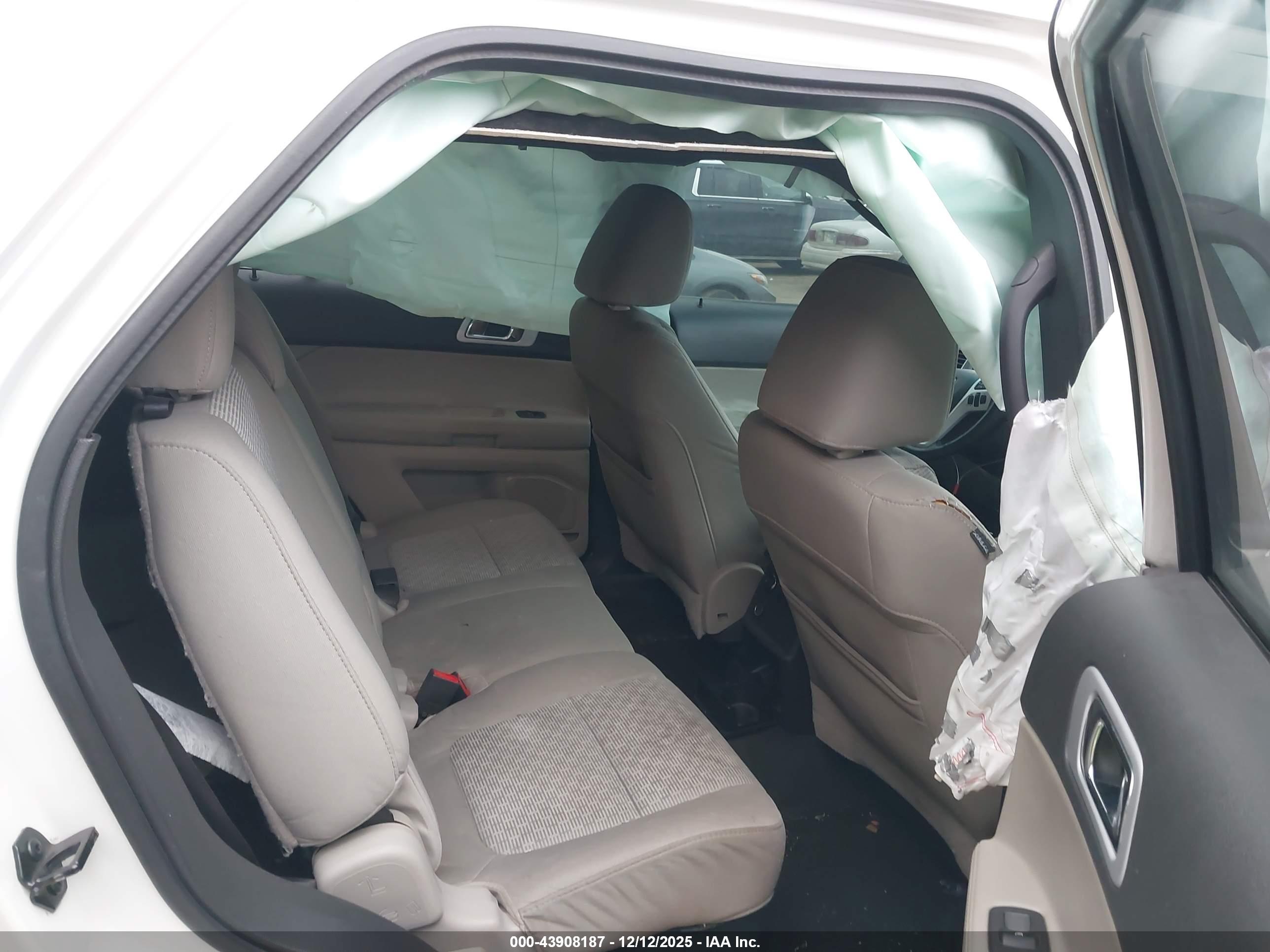 FORD EXPLORER image 8