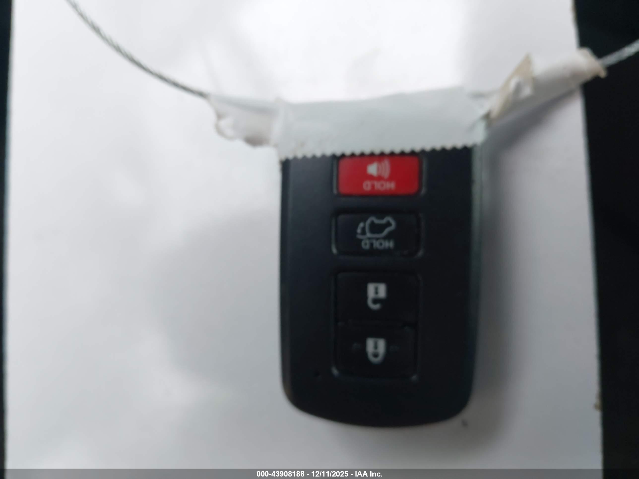 TOYOTA RAV4 image 11