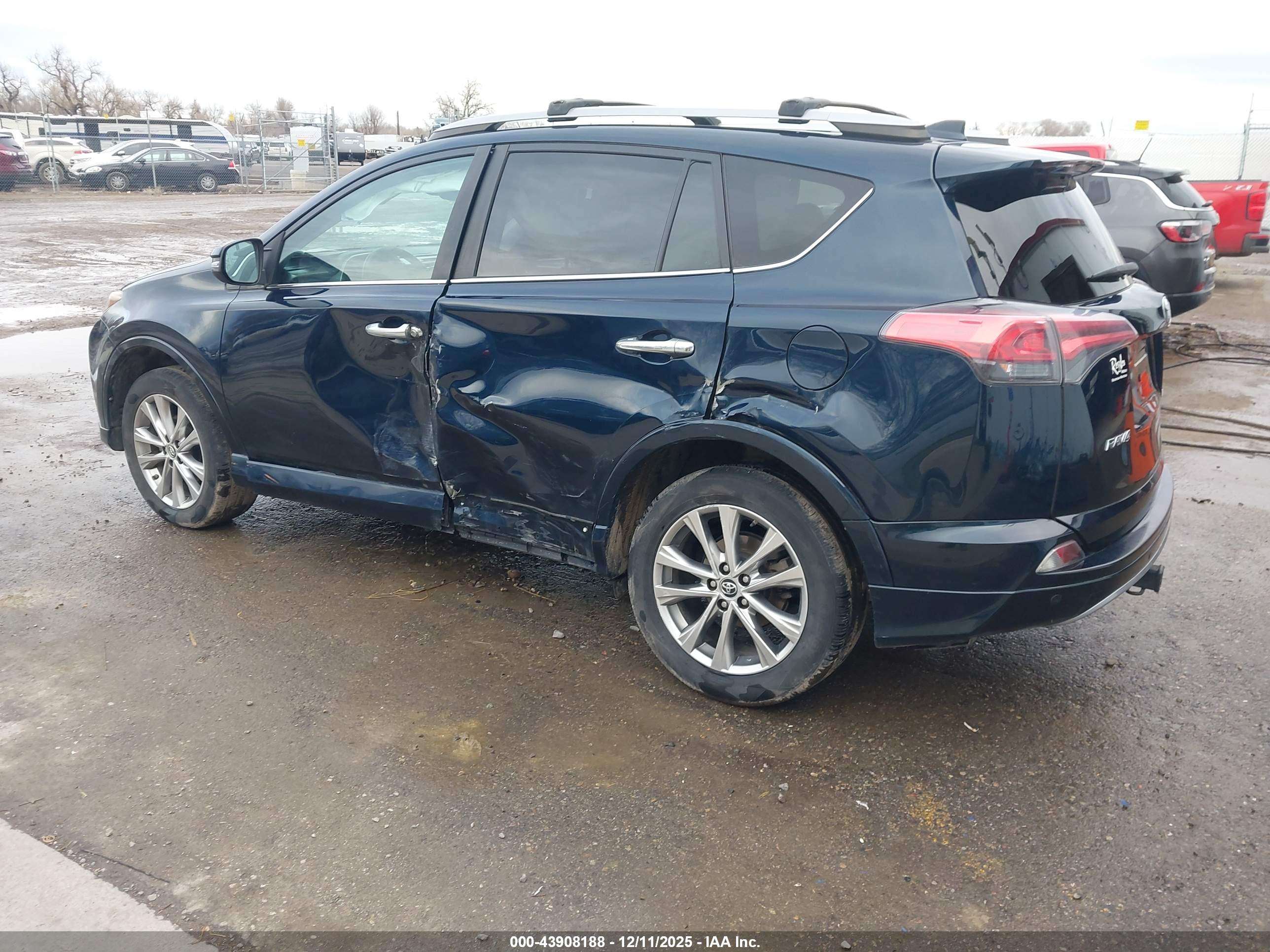 TOYOTA RAV4 image 3