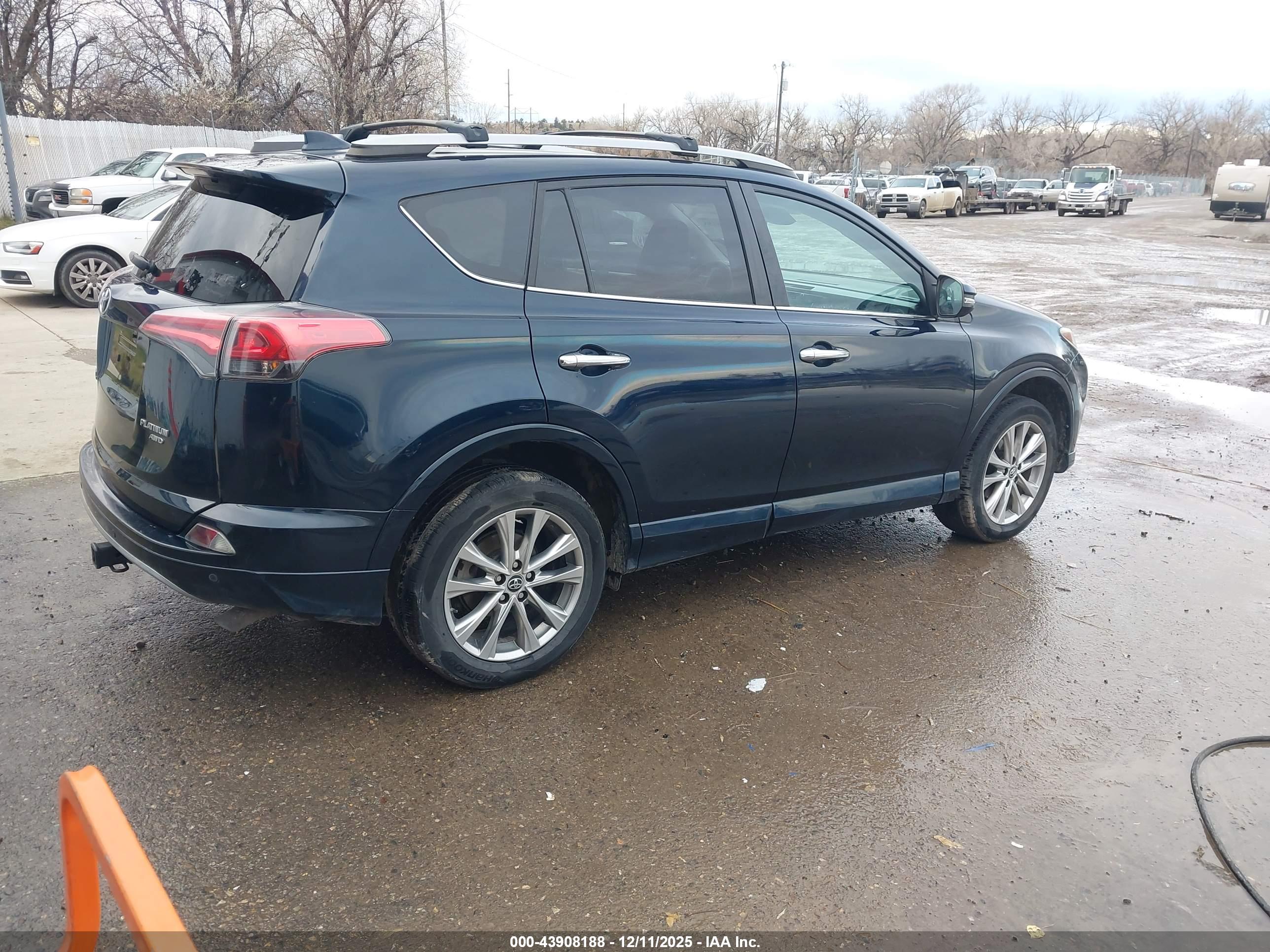 TOYOTA RAV4 image 4