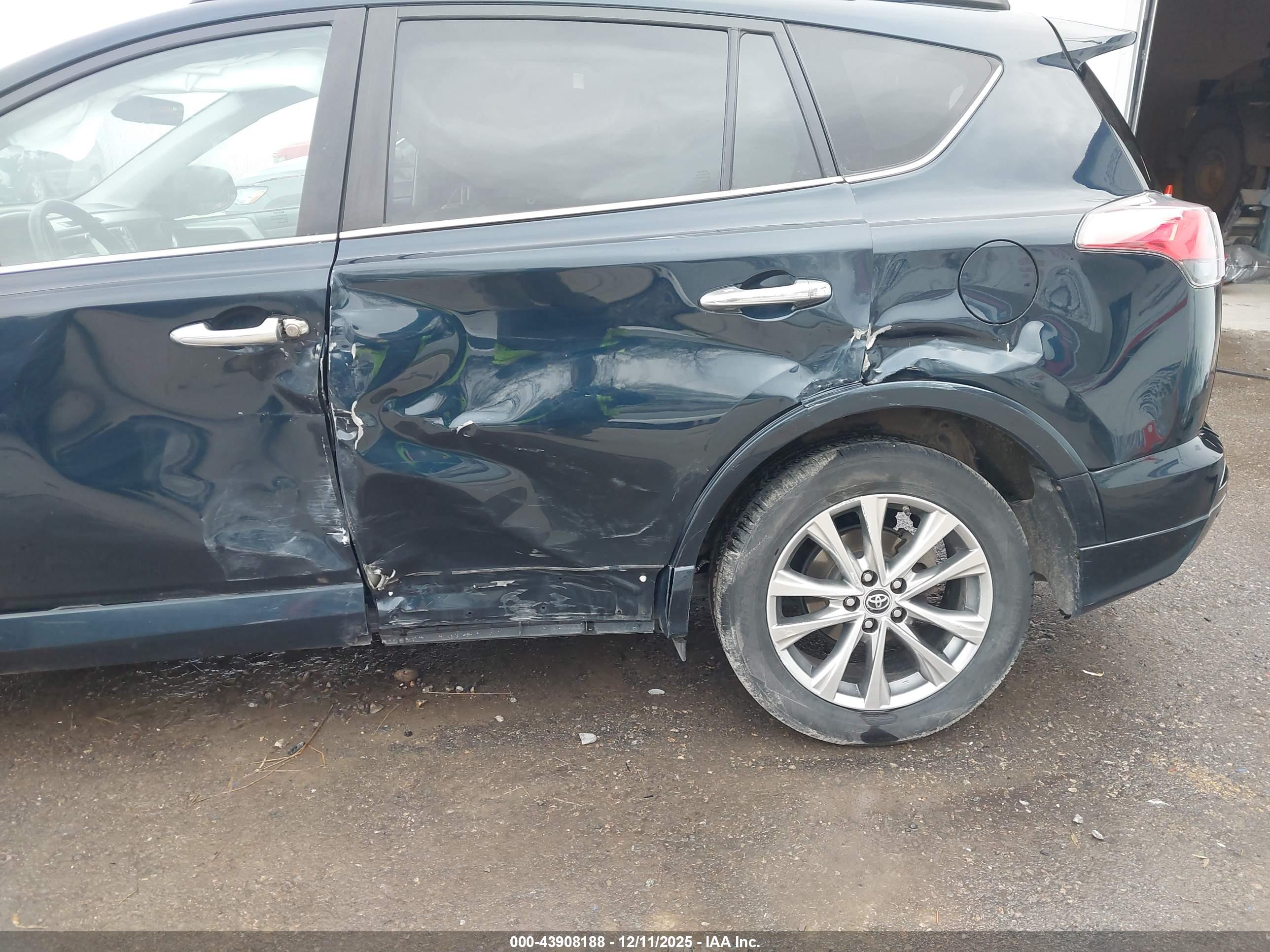 TOYOTA RAV4 image 6