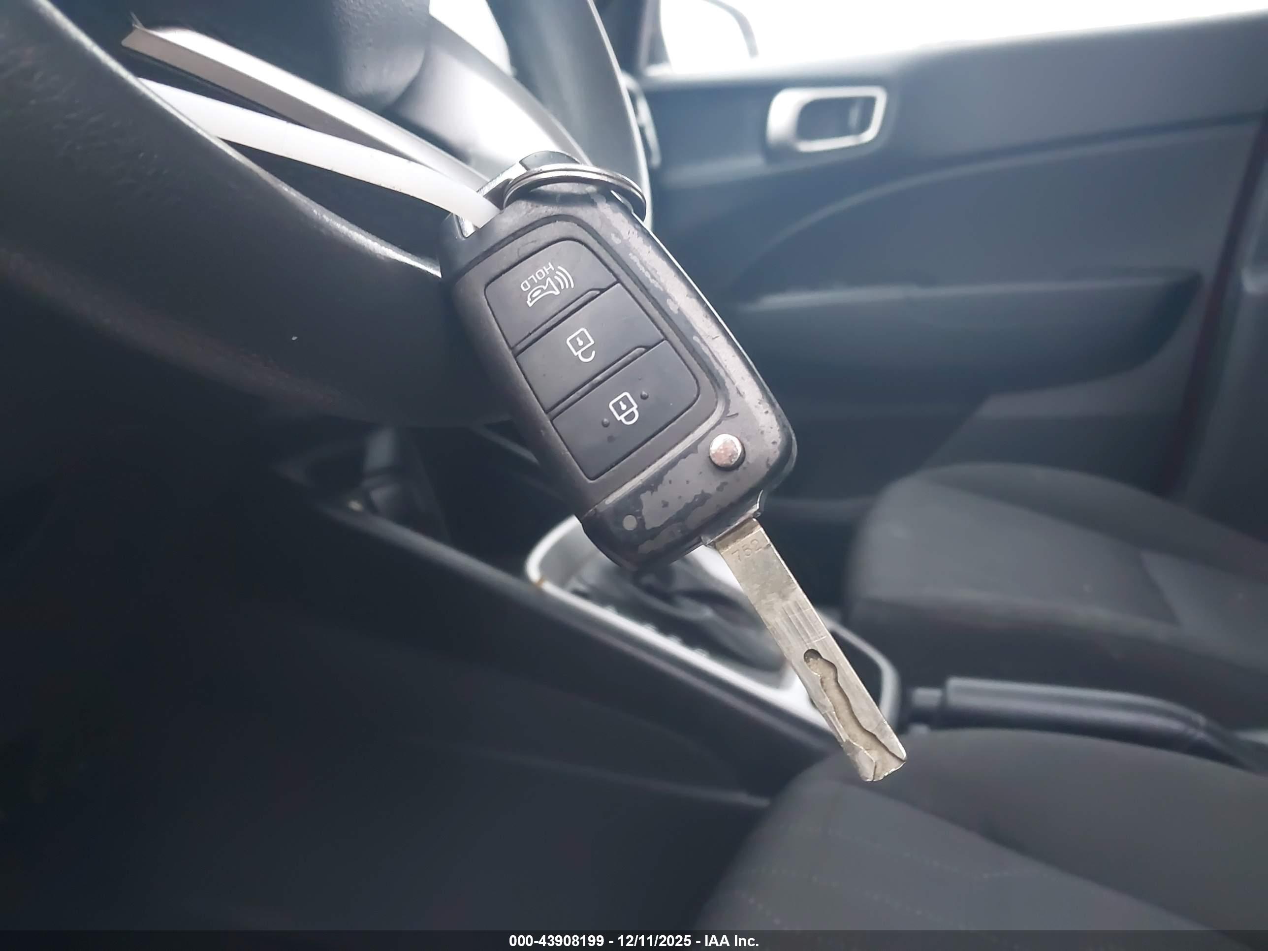 HYUNDAI VENUE image 11