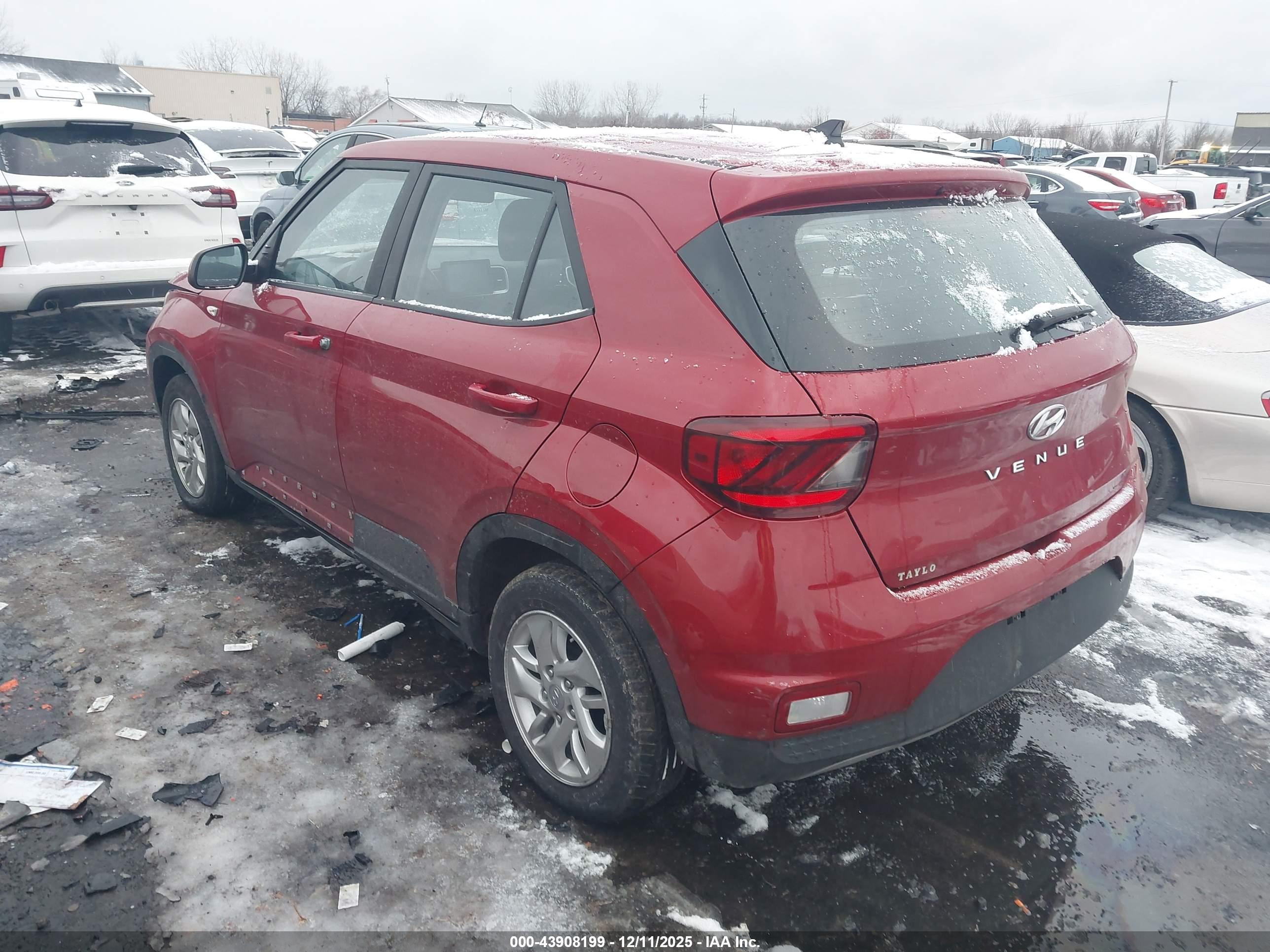 HYUNDAI VENUE image 3
