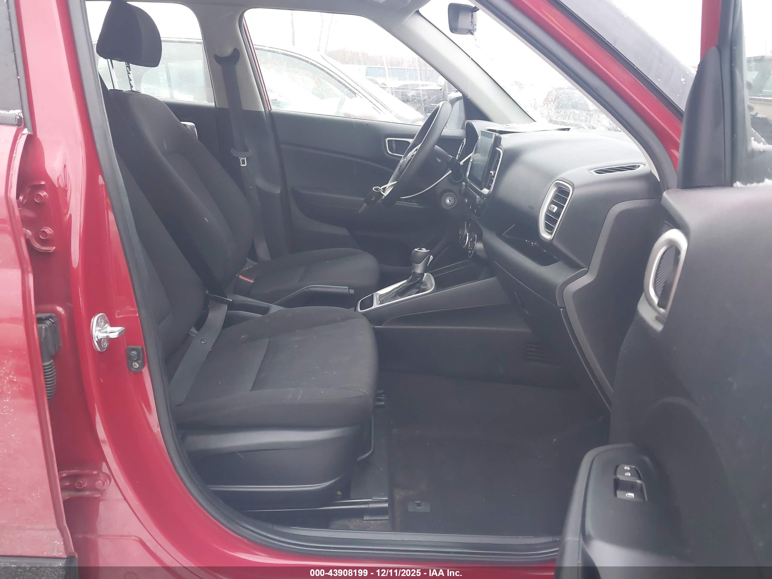 HYUNDAI VENUE image 5