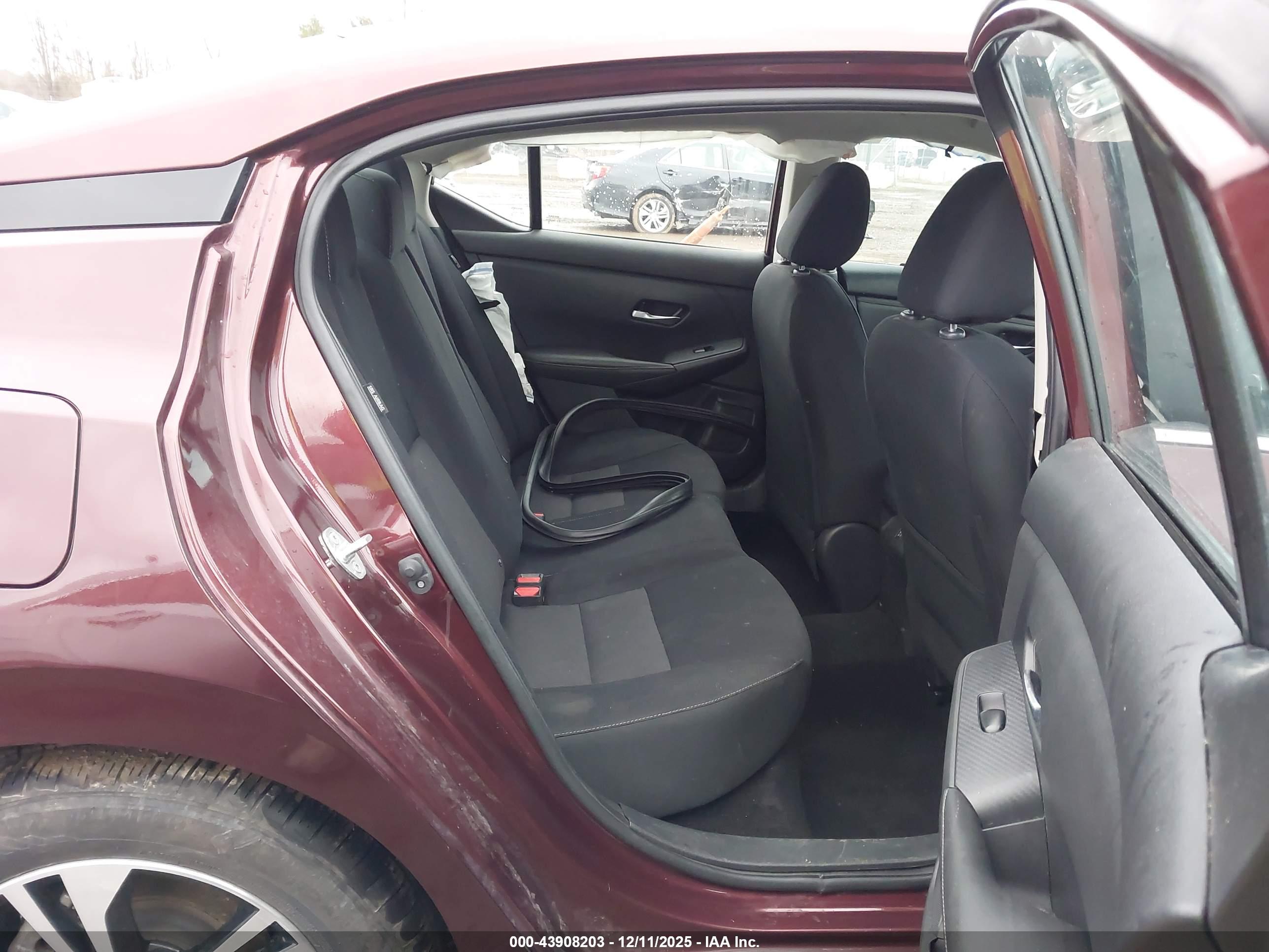 NISSAN SENTRA image 8