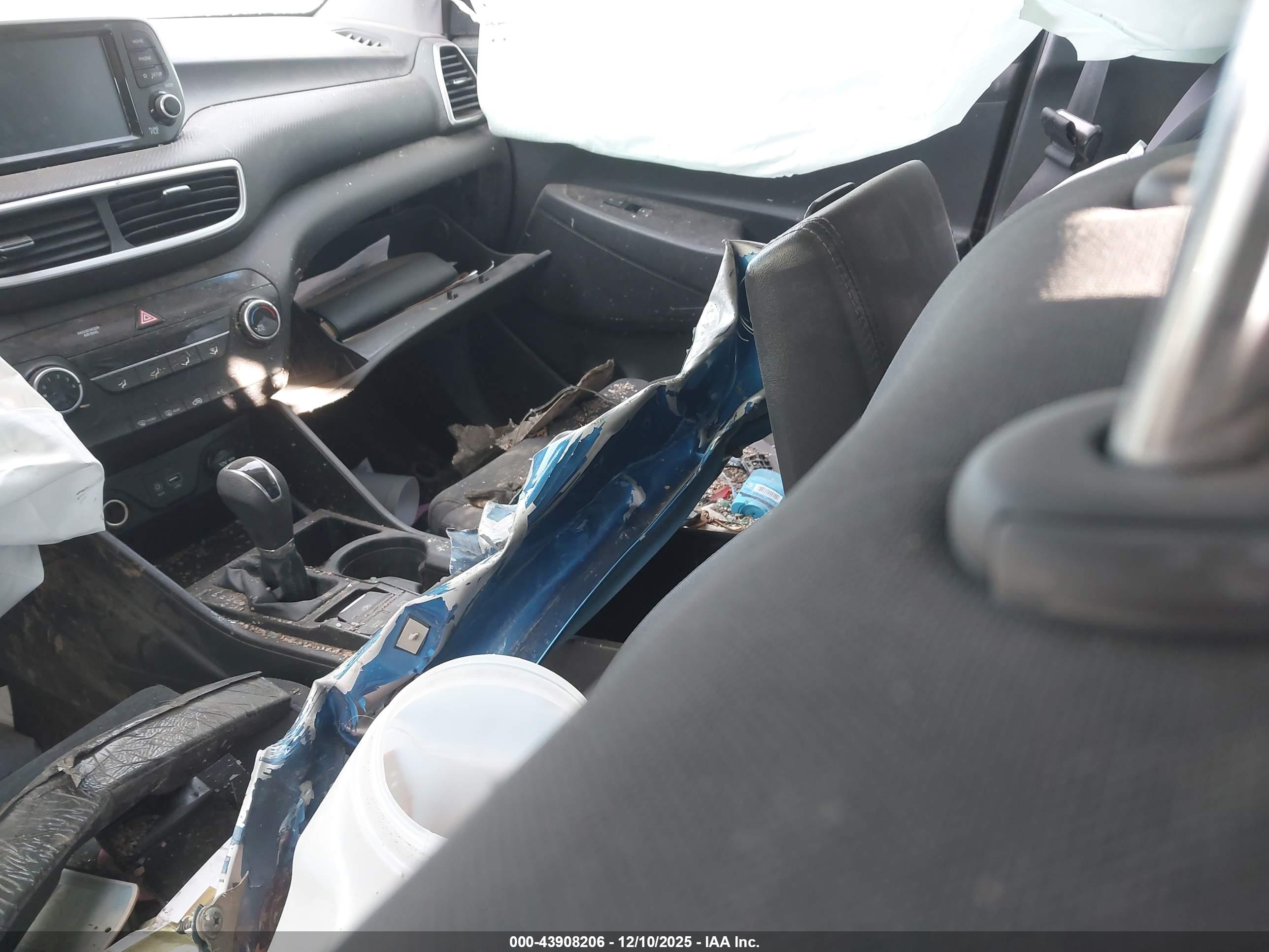 HYUNDAI TUCSON image 5