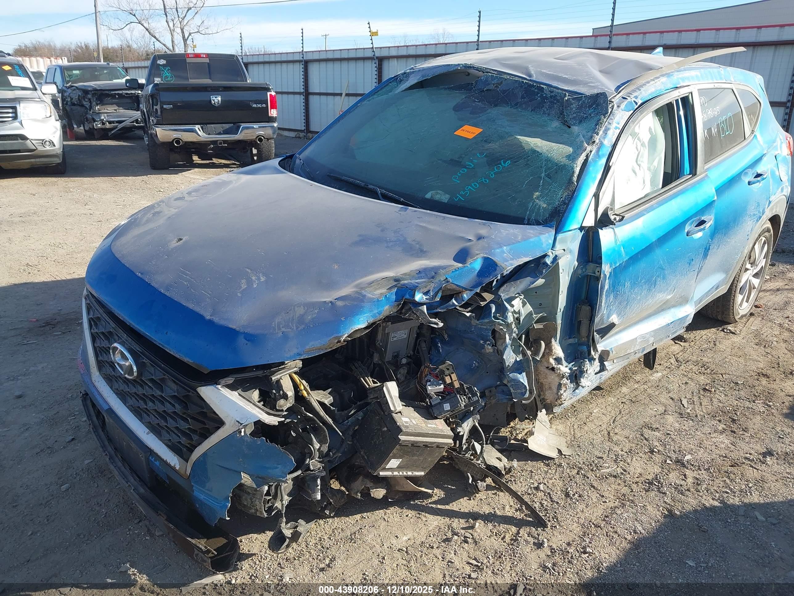 HYUNDAI TUCSON image 6