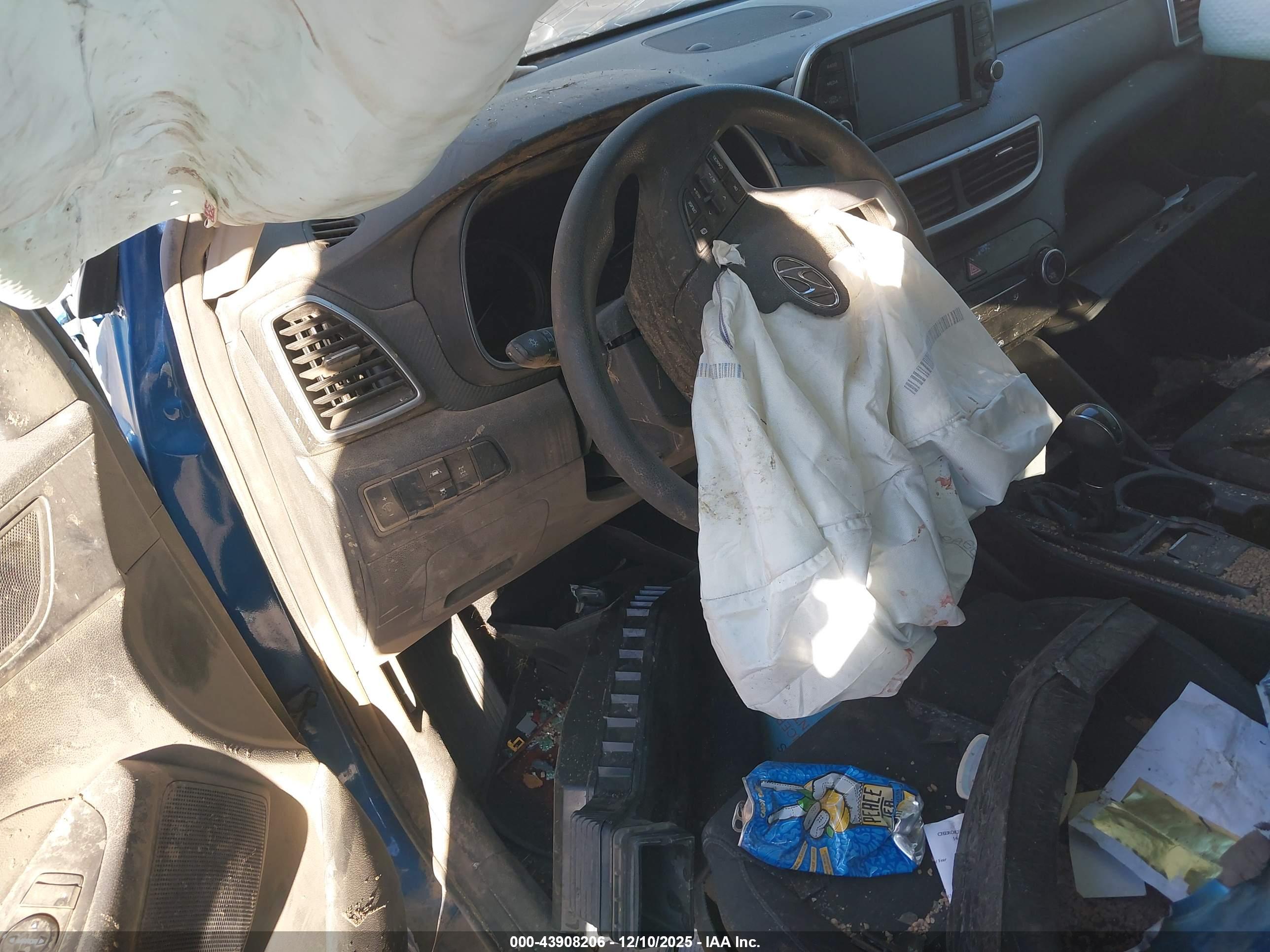 HYUNDAI TUCSON image 7