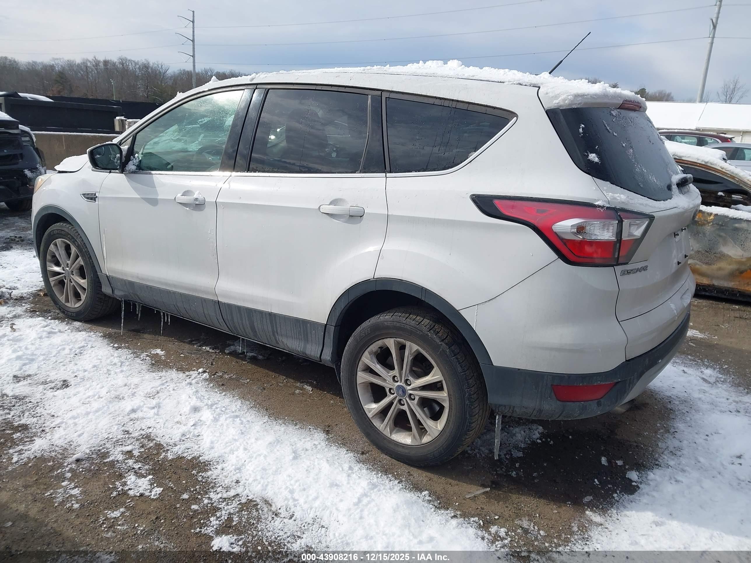 FORD ESCAPE image 3