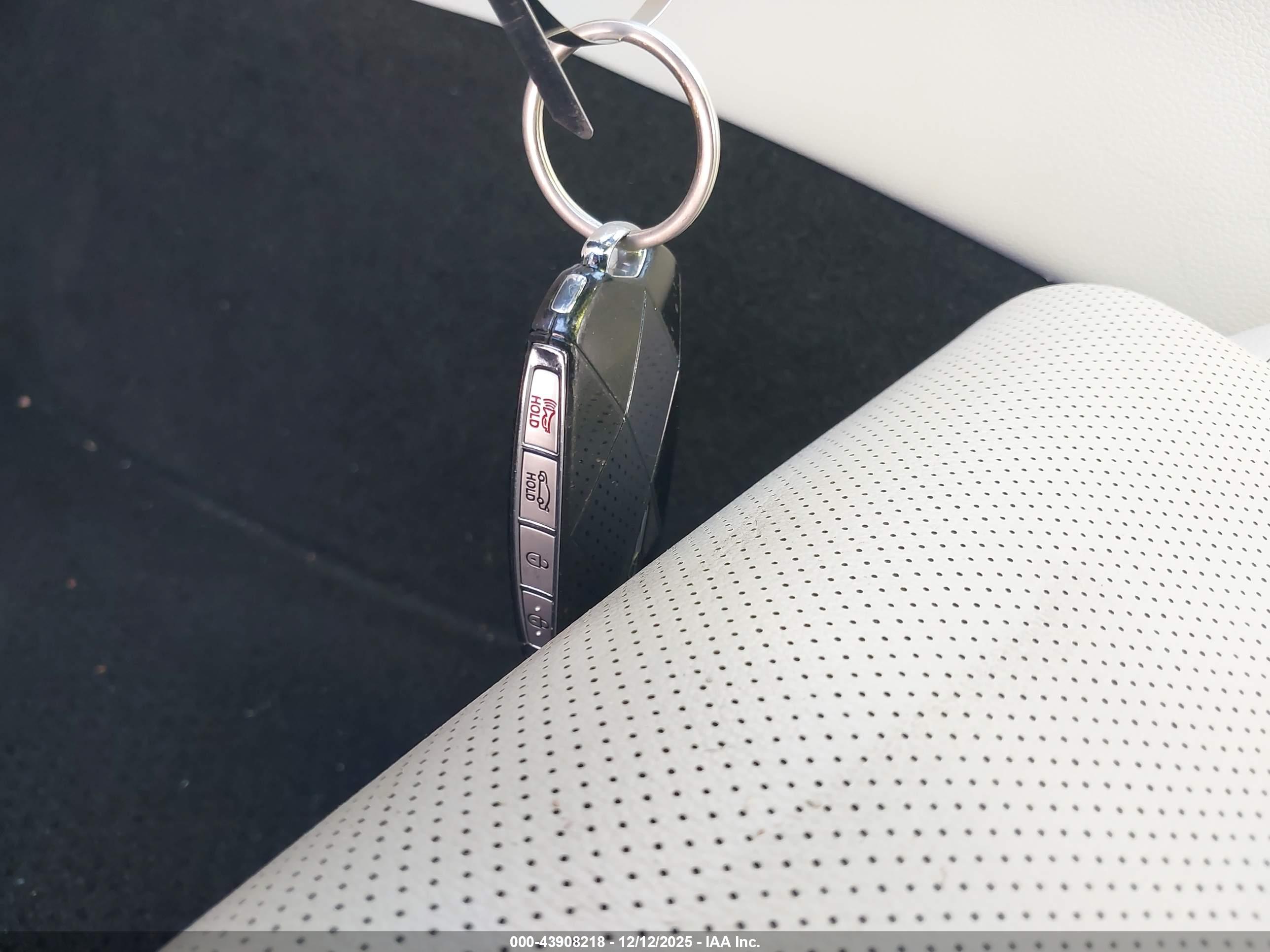 GENESIS G70 image 11
