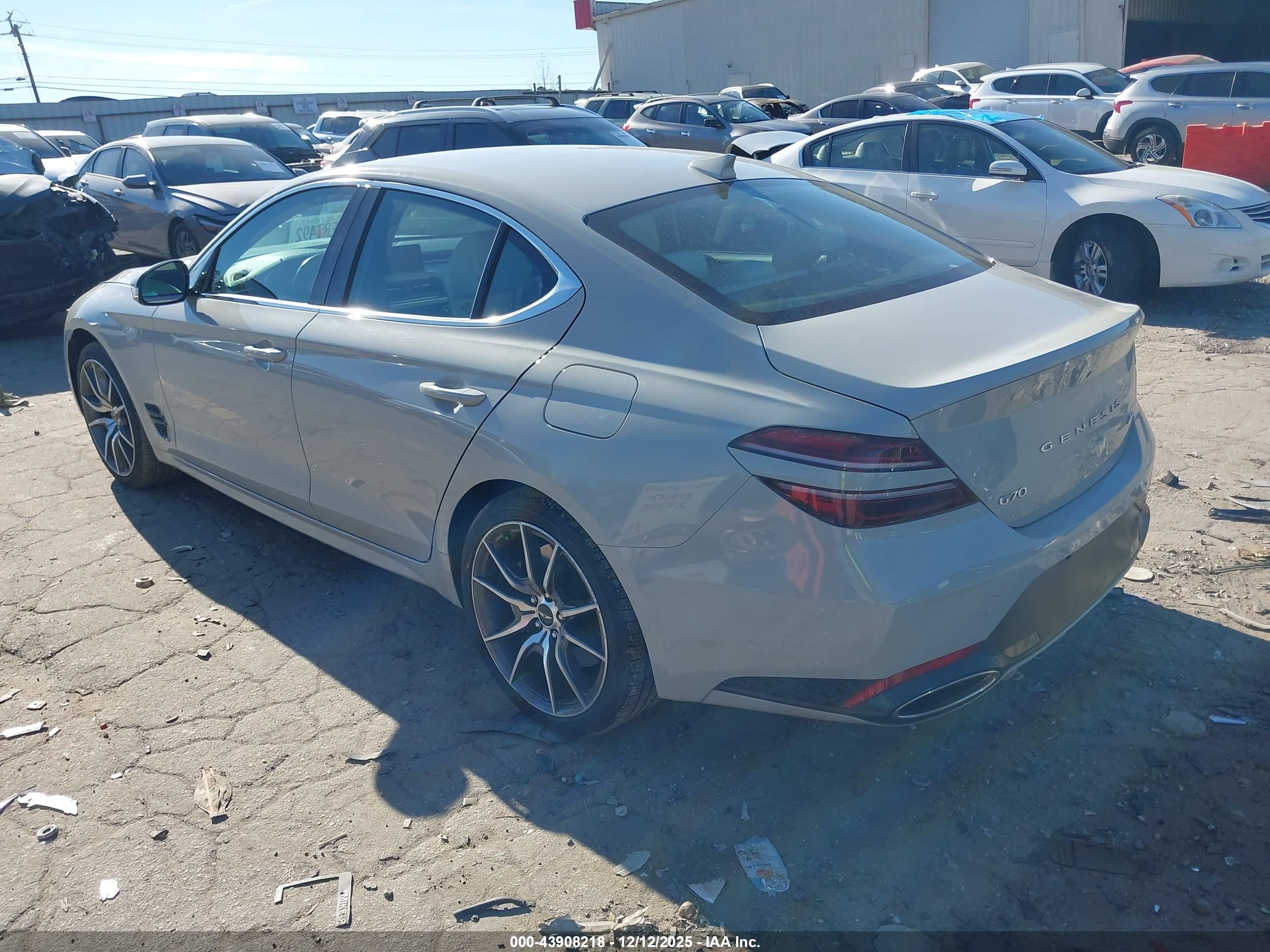 GENESIS G70 image 3