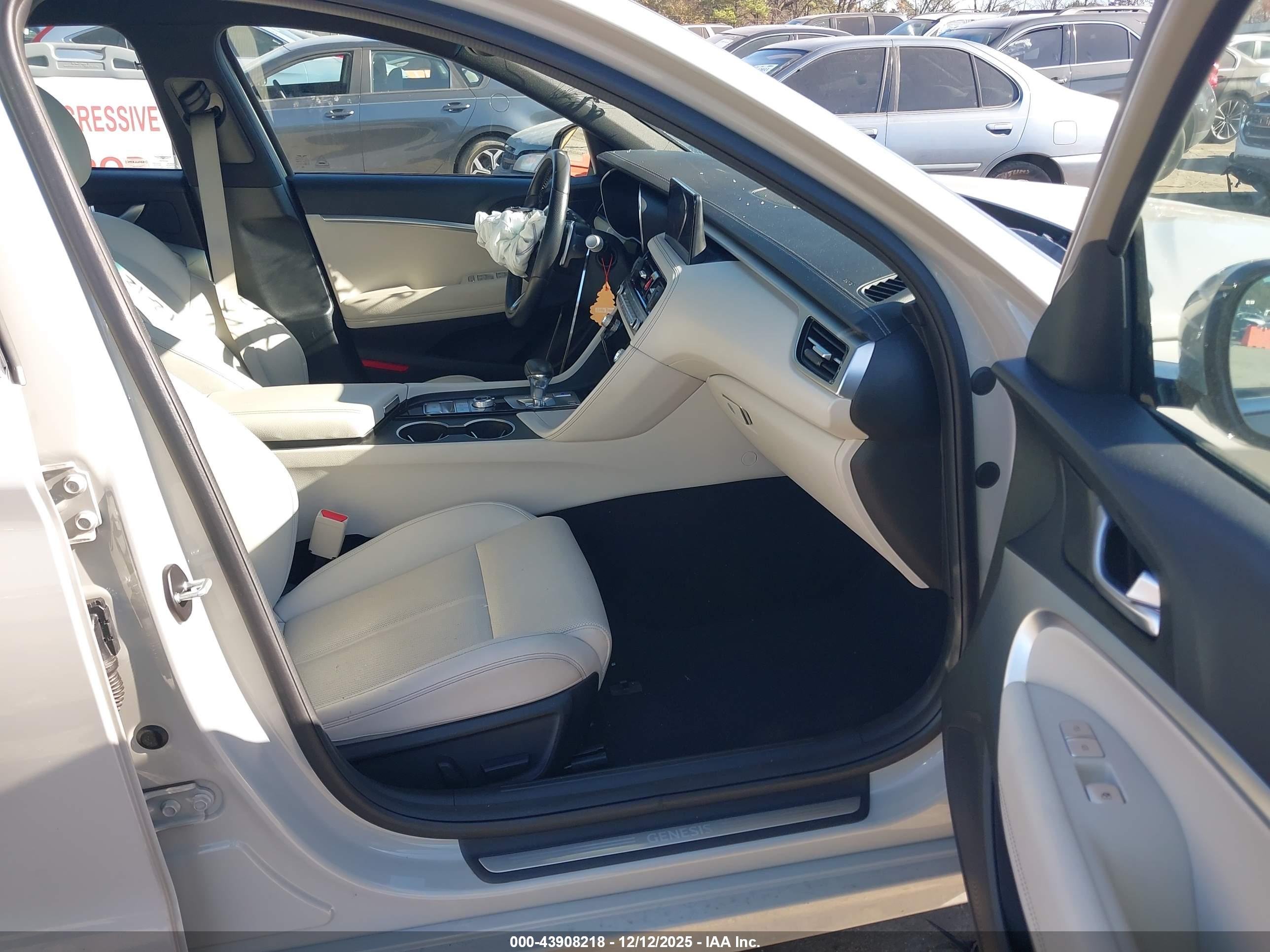 GENESIS G70 image 5