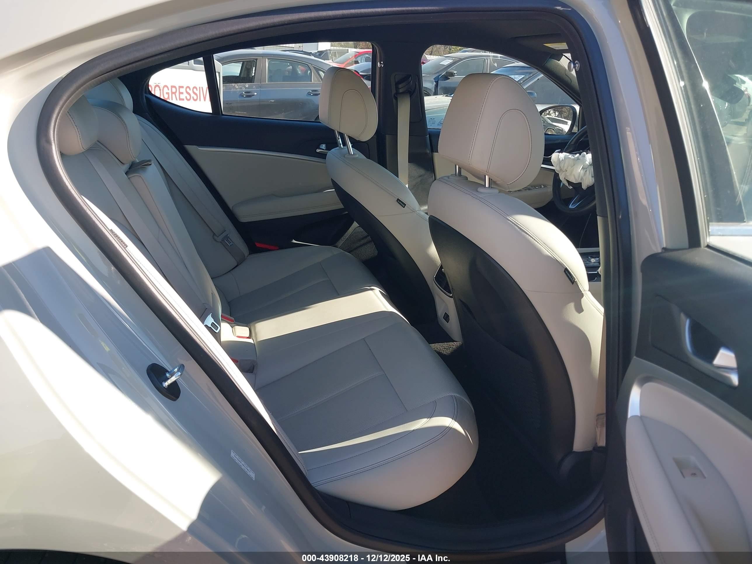GENESIS G70 image 8