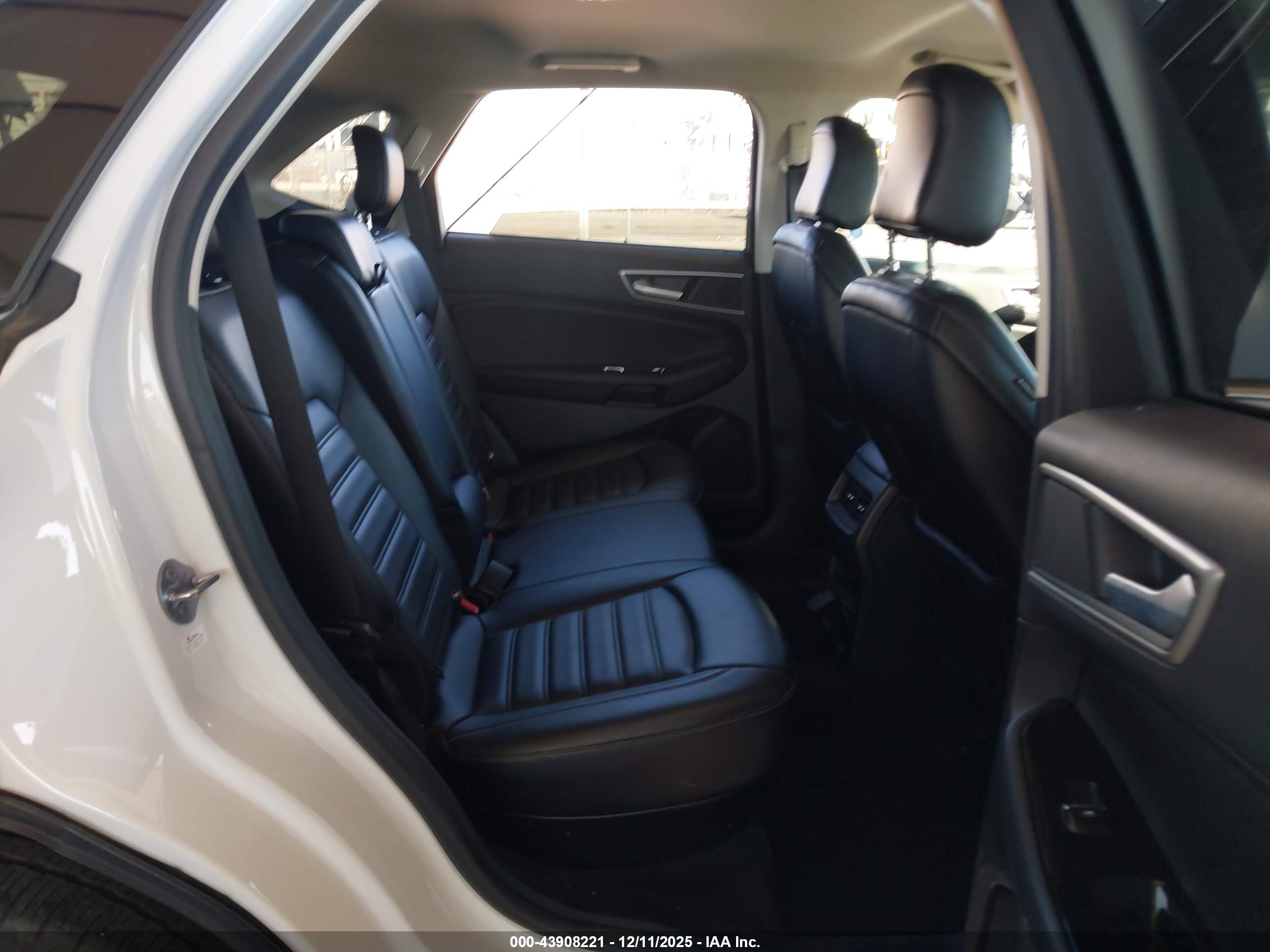 FORD EDGE image 8
