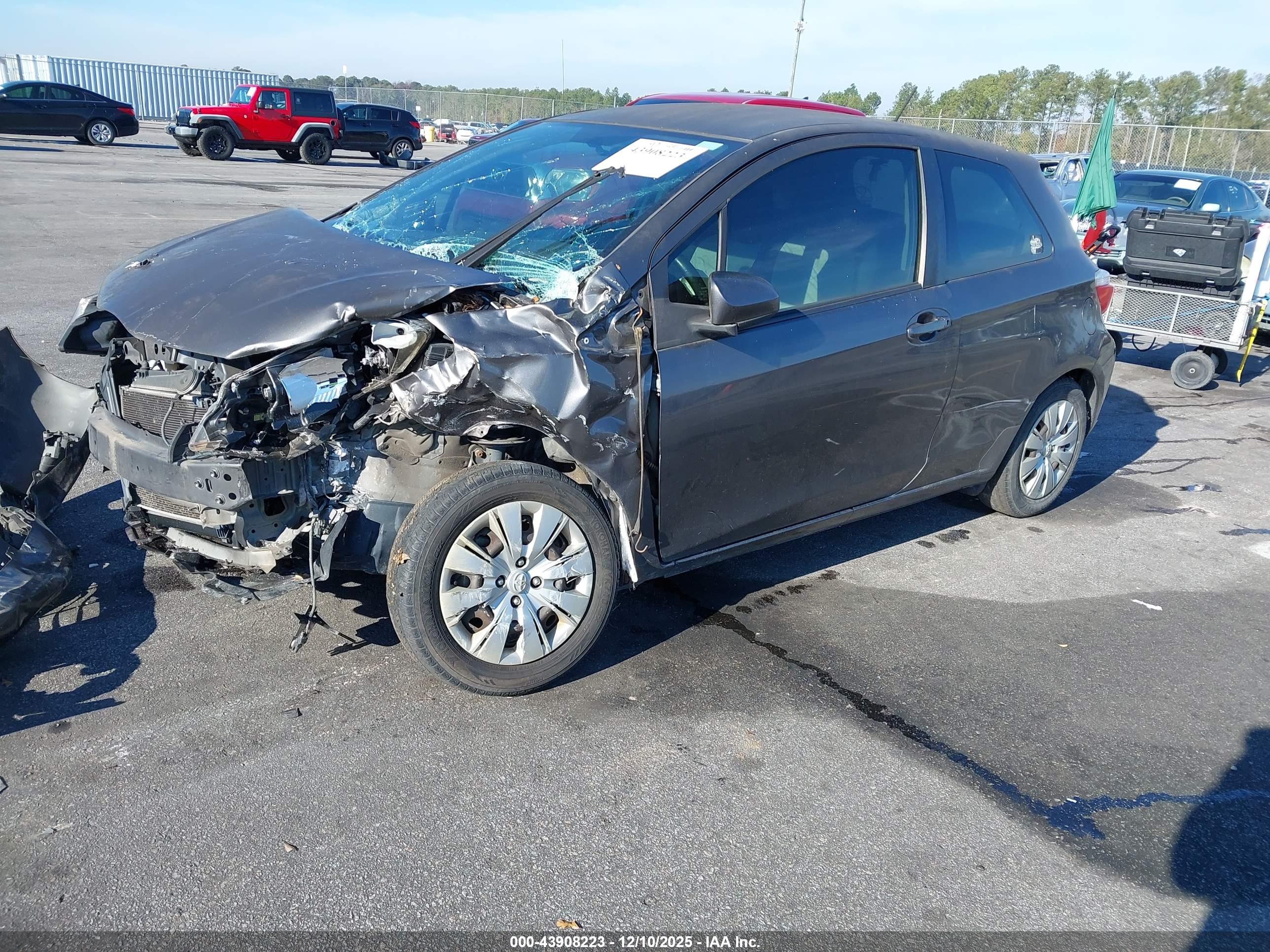 TOYOTA YARIS image 2