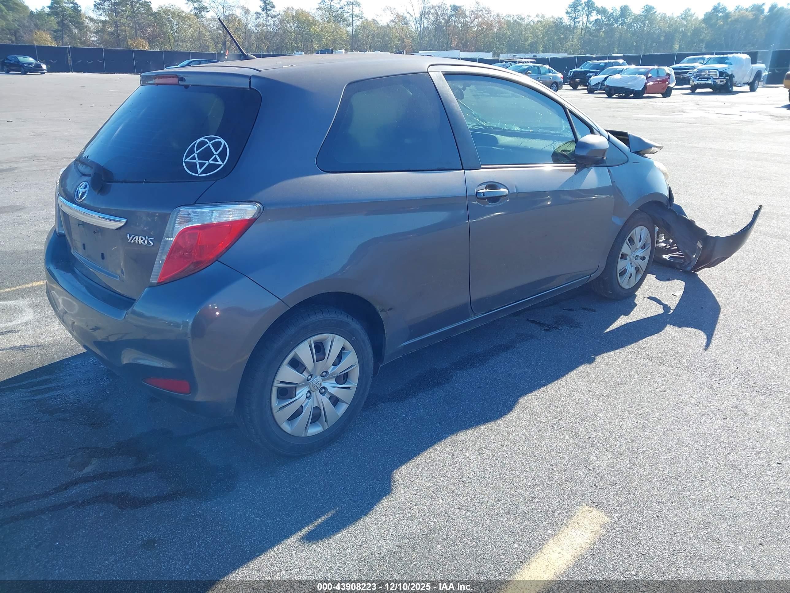 TOYOTA YARIS image 4