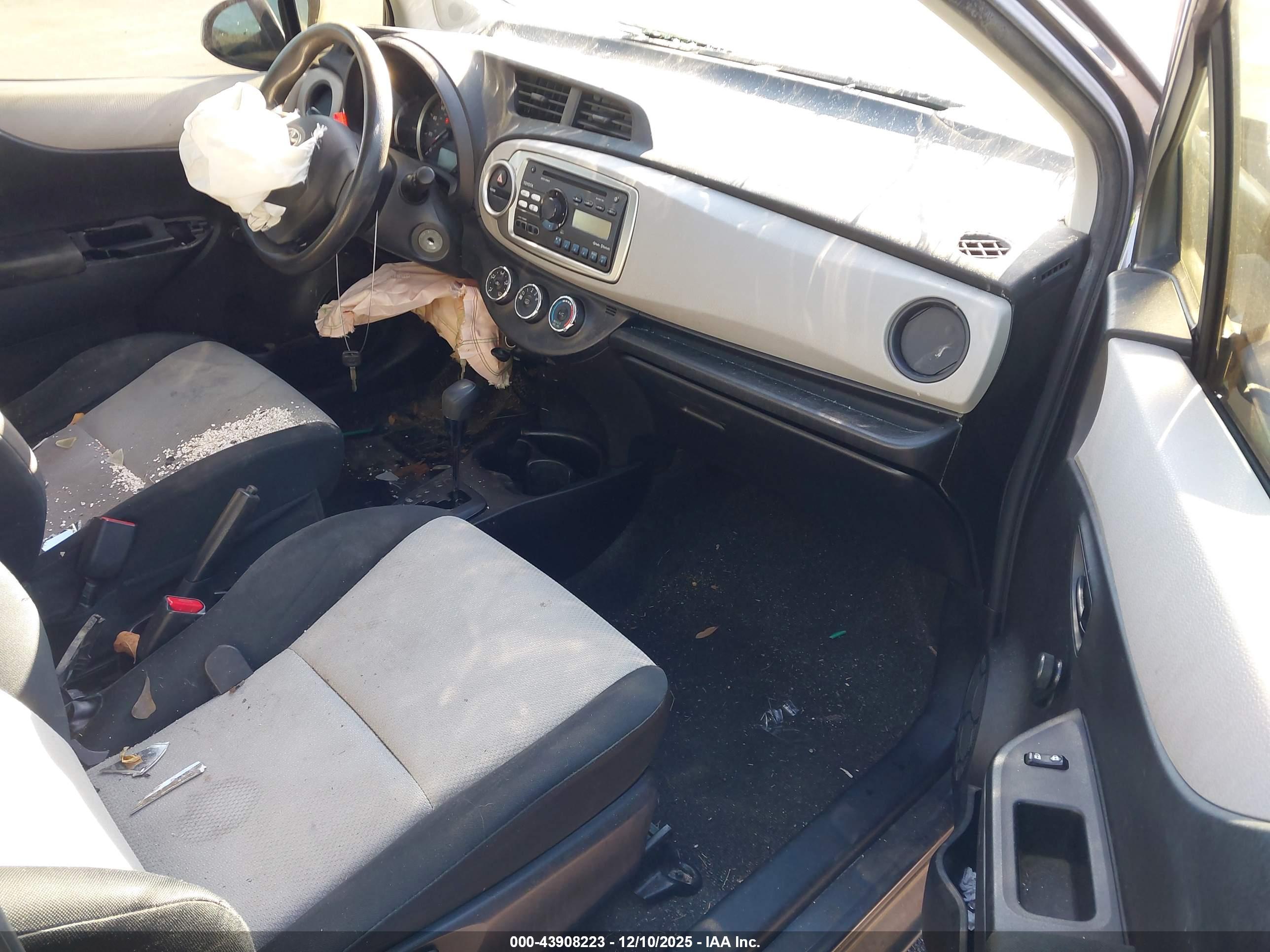 TOYOTA YARIS image 5
