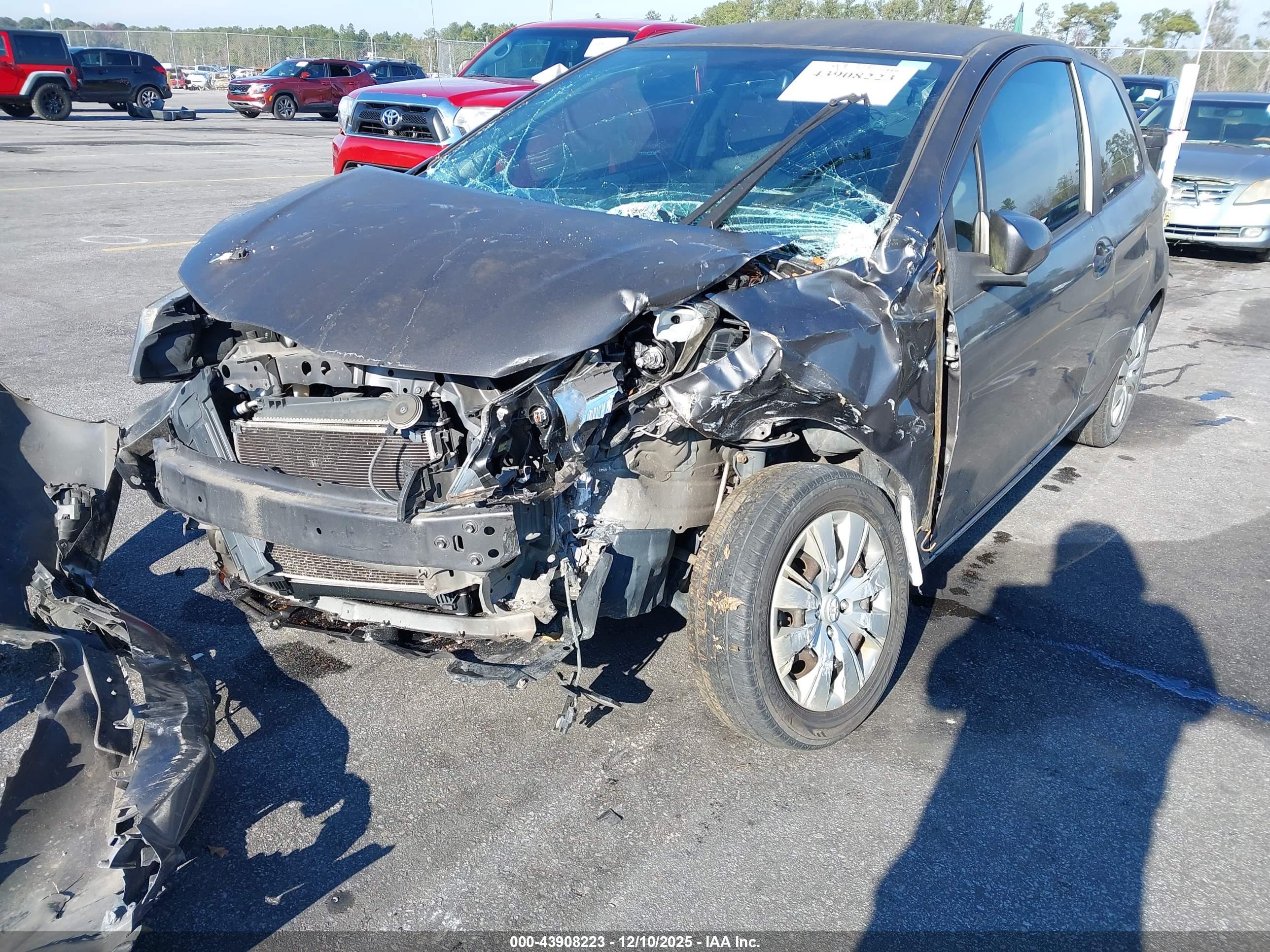 TOYOTA YARIS image 6