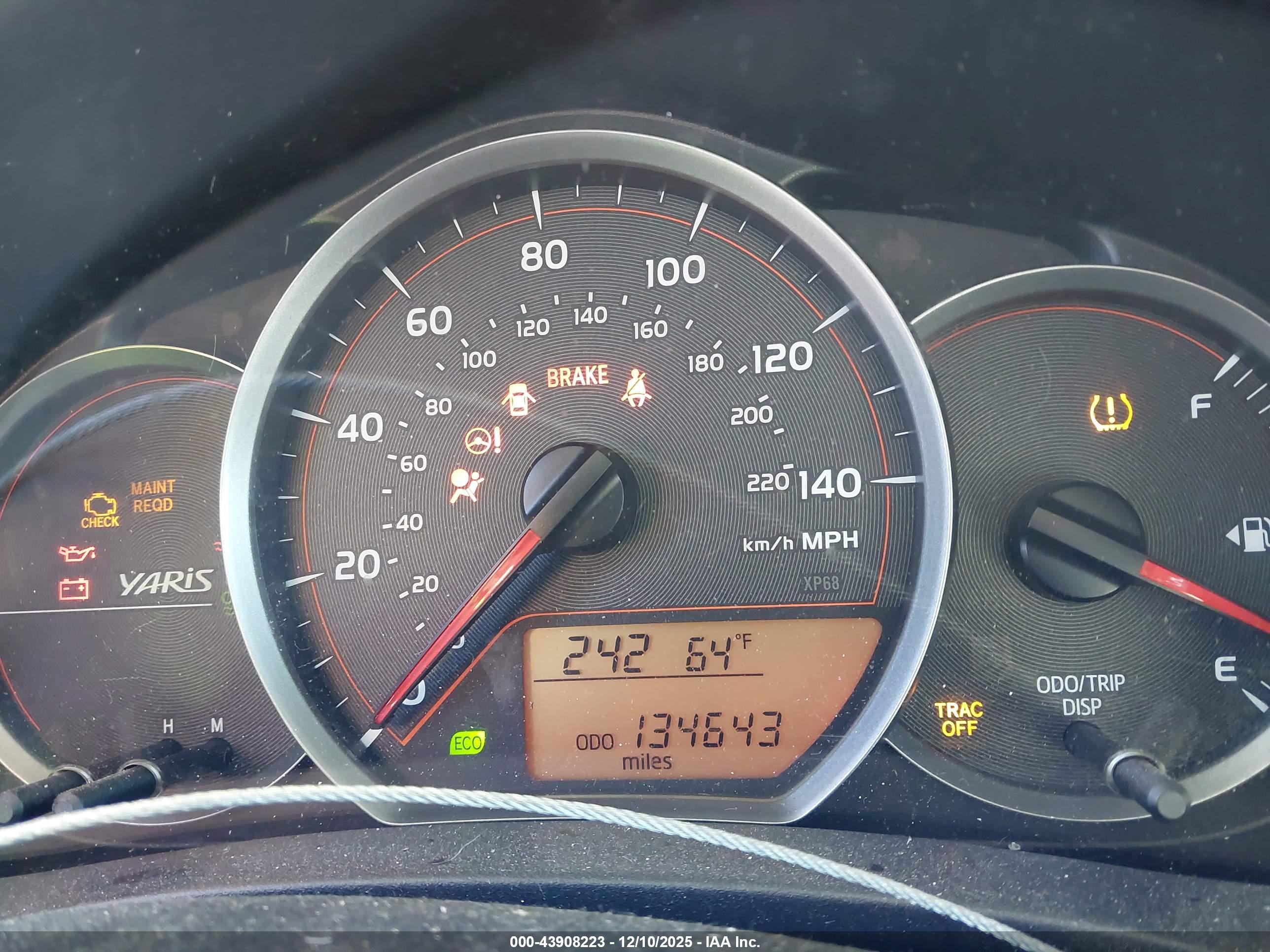 TOYOTA YARIS image 7