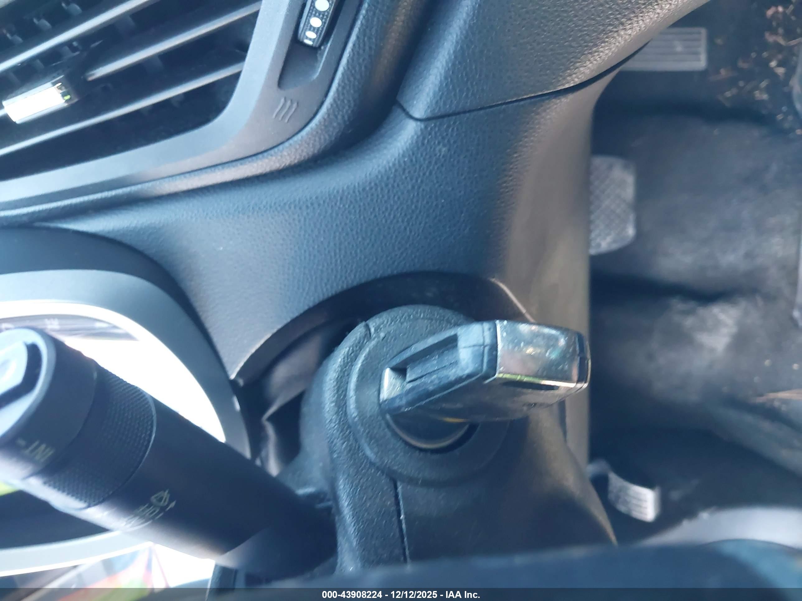 CHEVROLET EQUINOX image 11