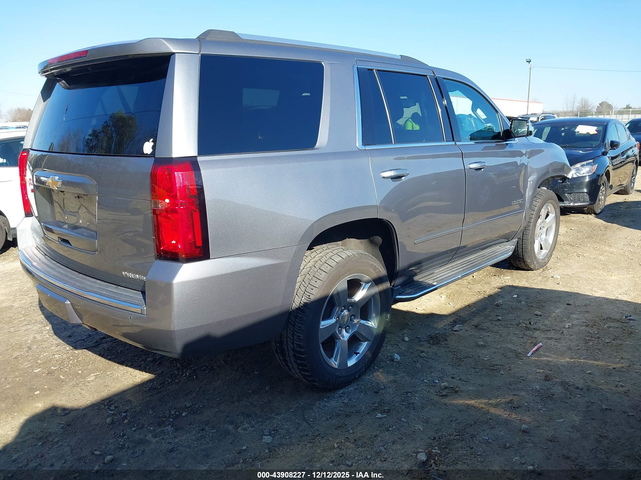 CHEVROLET TAHOE image 4