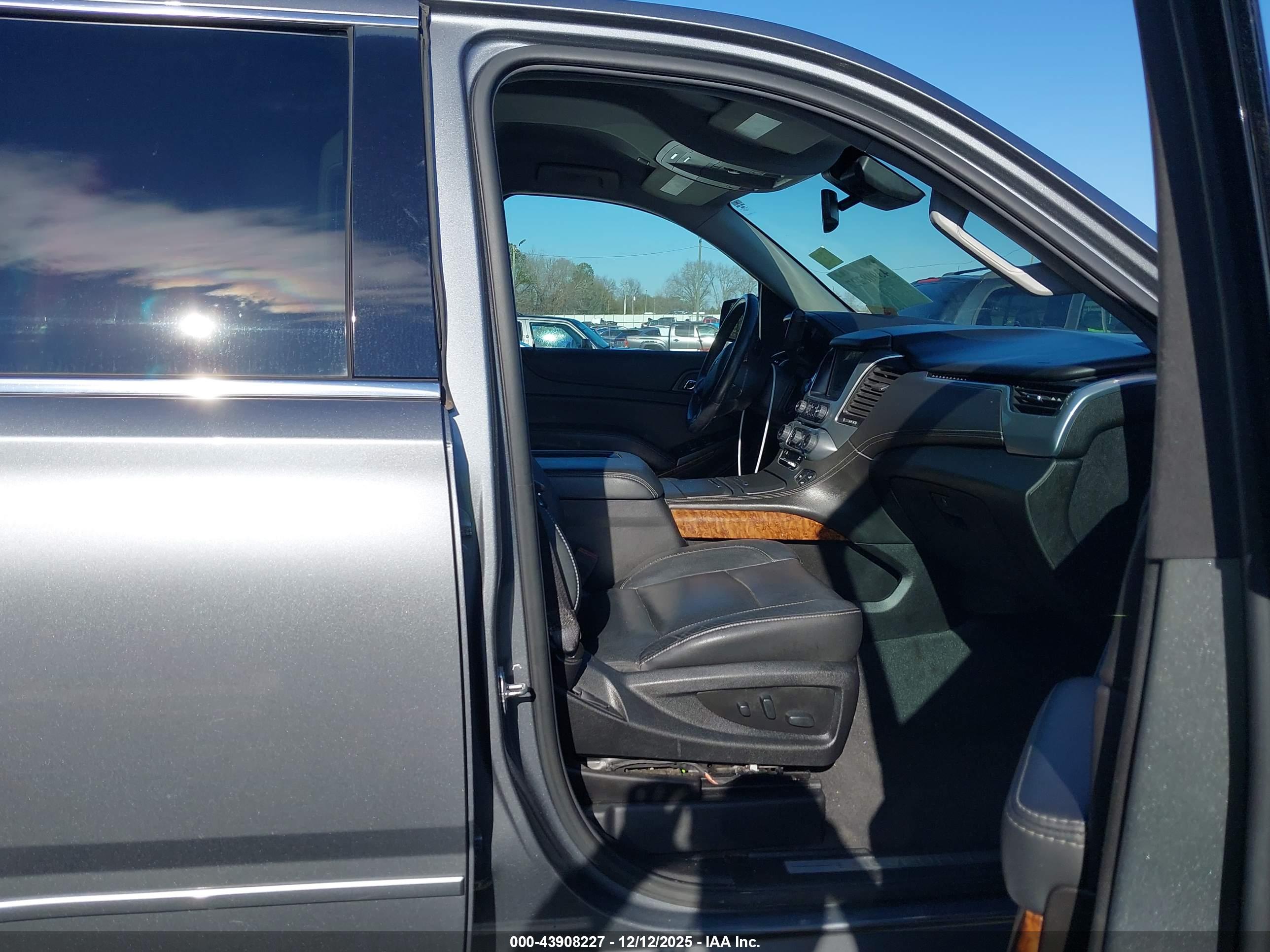 CHEVROLET TAHOE image 5