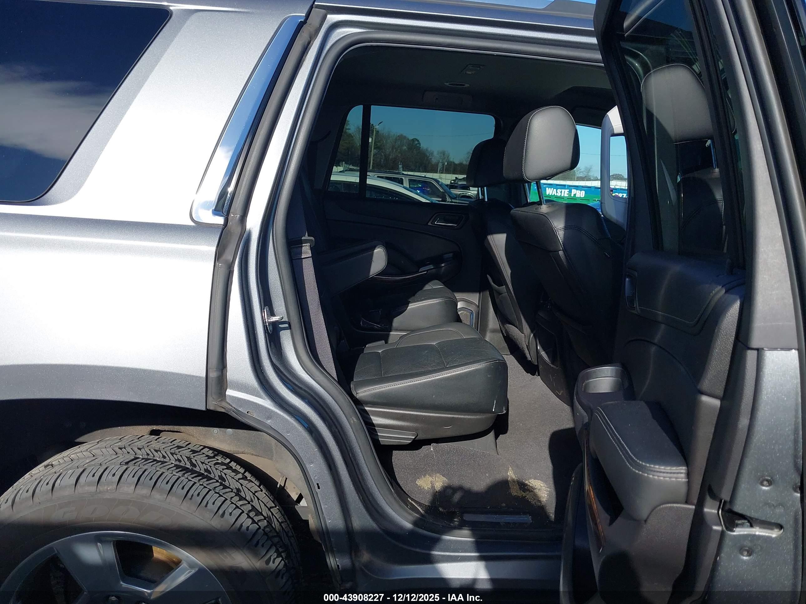 CHEVROLET TAHOE image 8