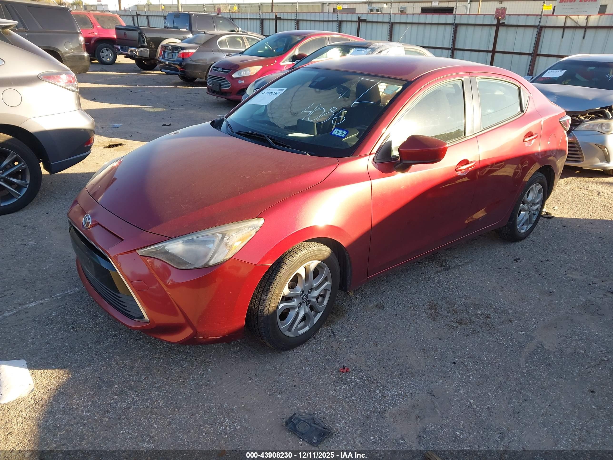 TOYOTA YARIS image 2