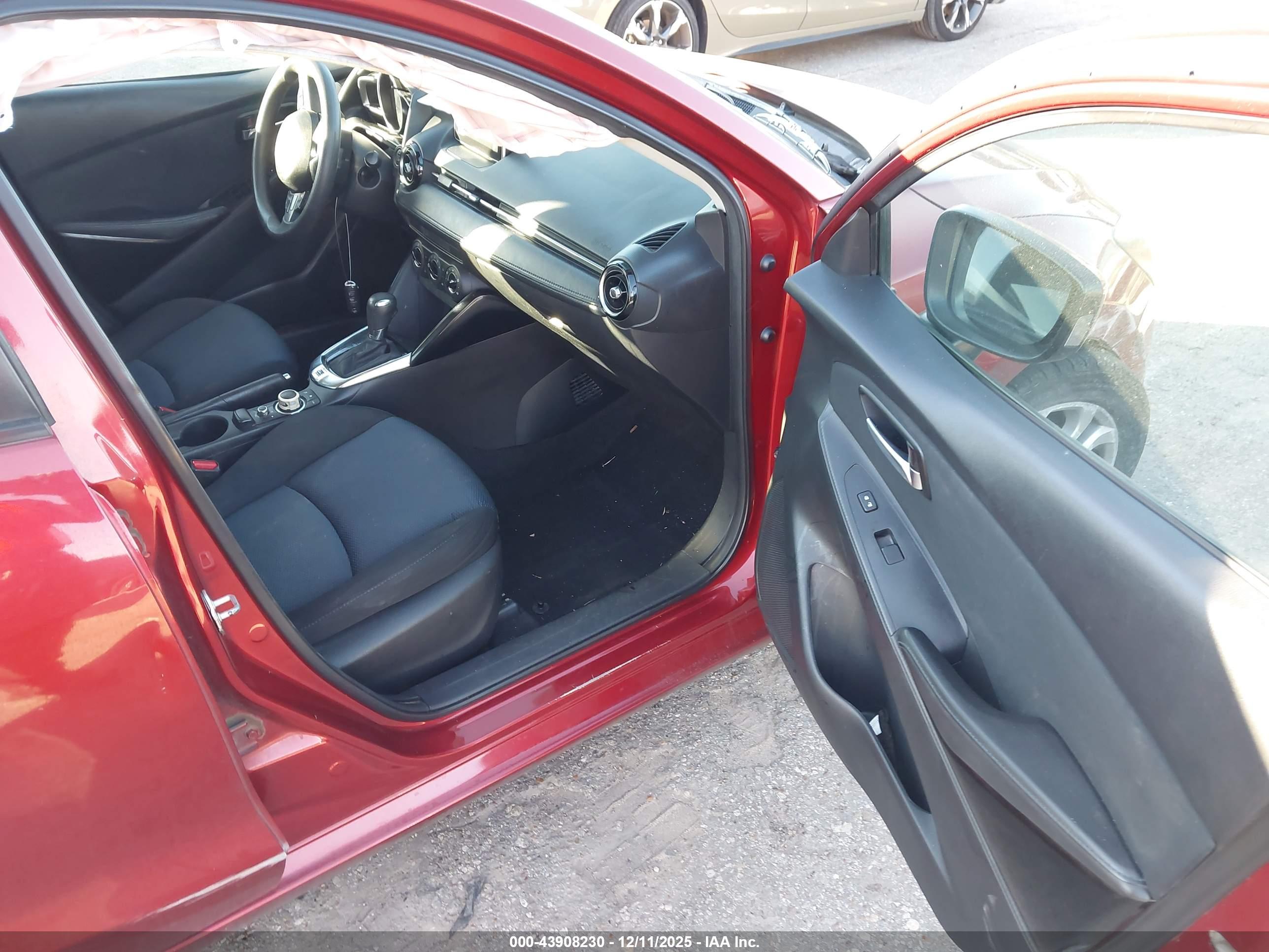 TOYOTA YARIS image 5