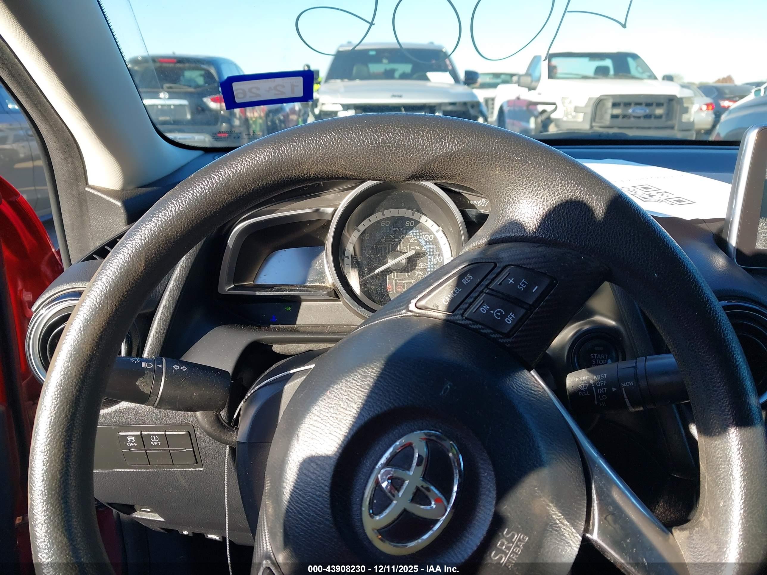 TOYOTA YARIS image 7