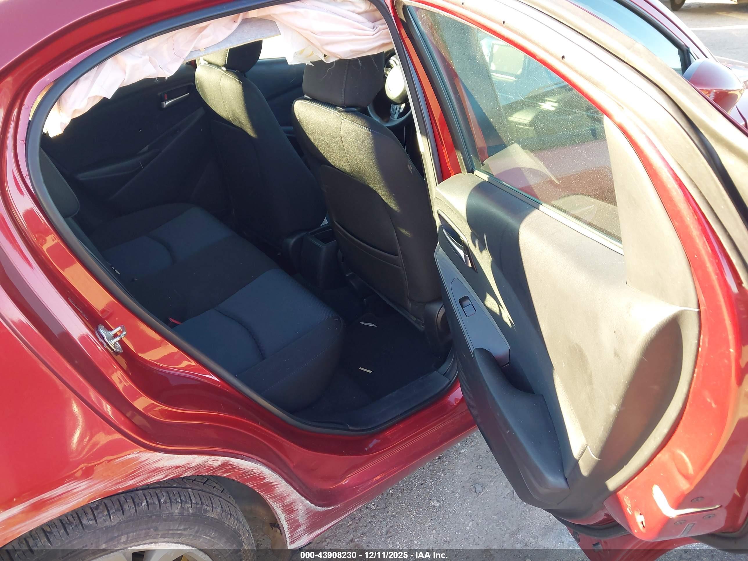 TOYOTA YARIS image 8