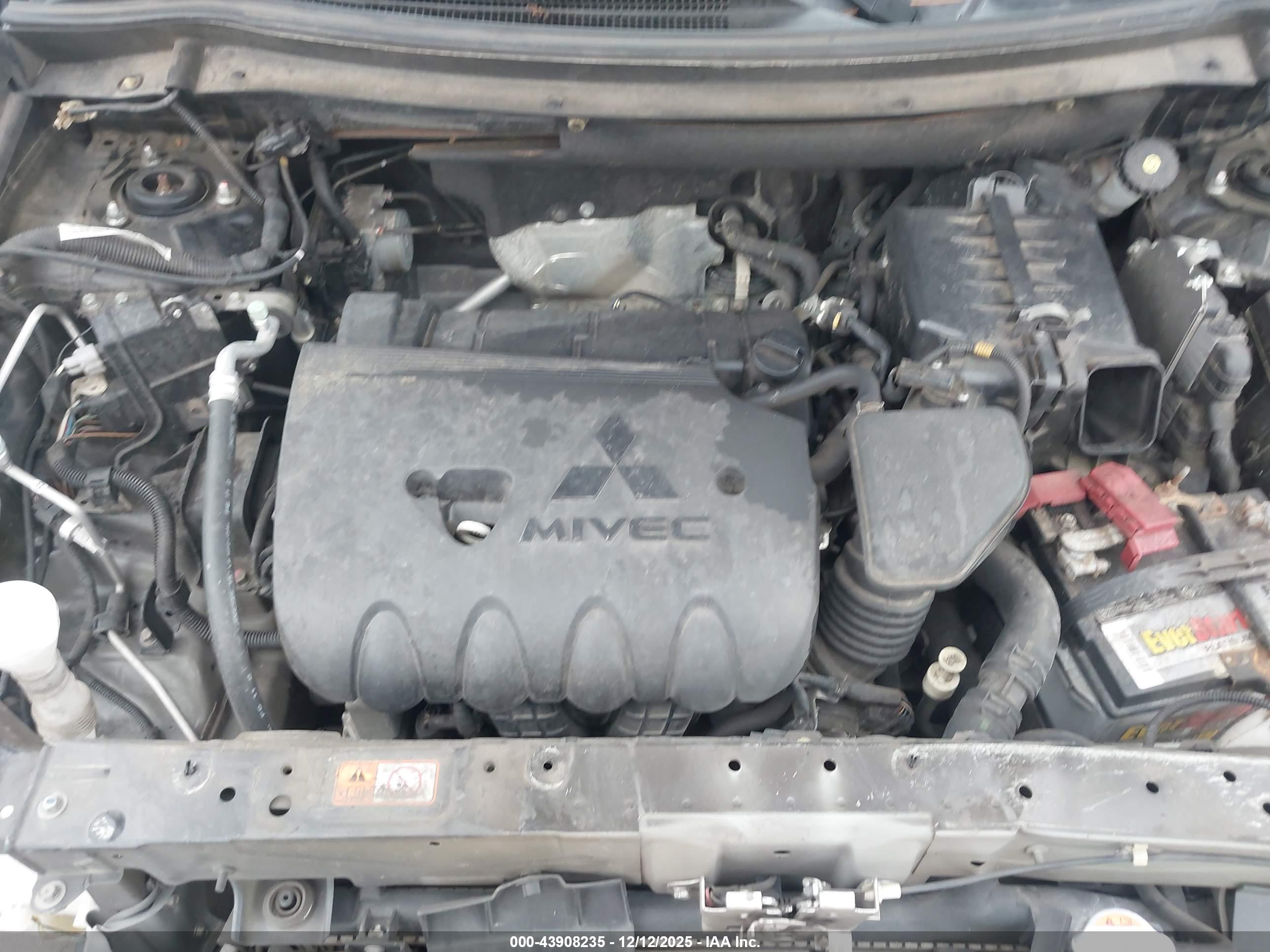 MITSUBISHI OUTLANDER image 10