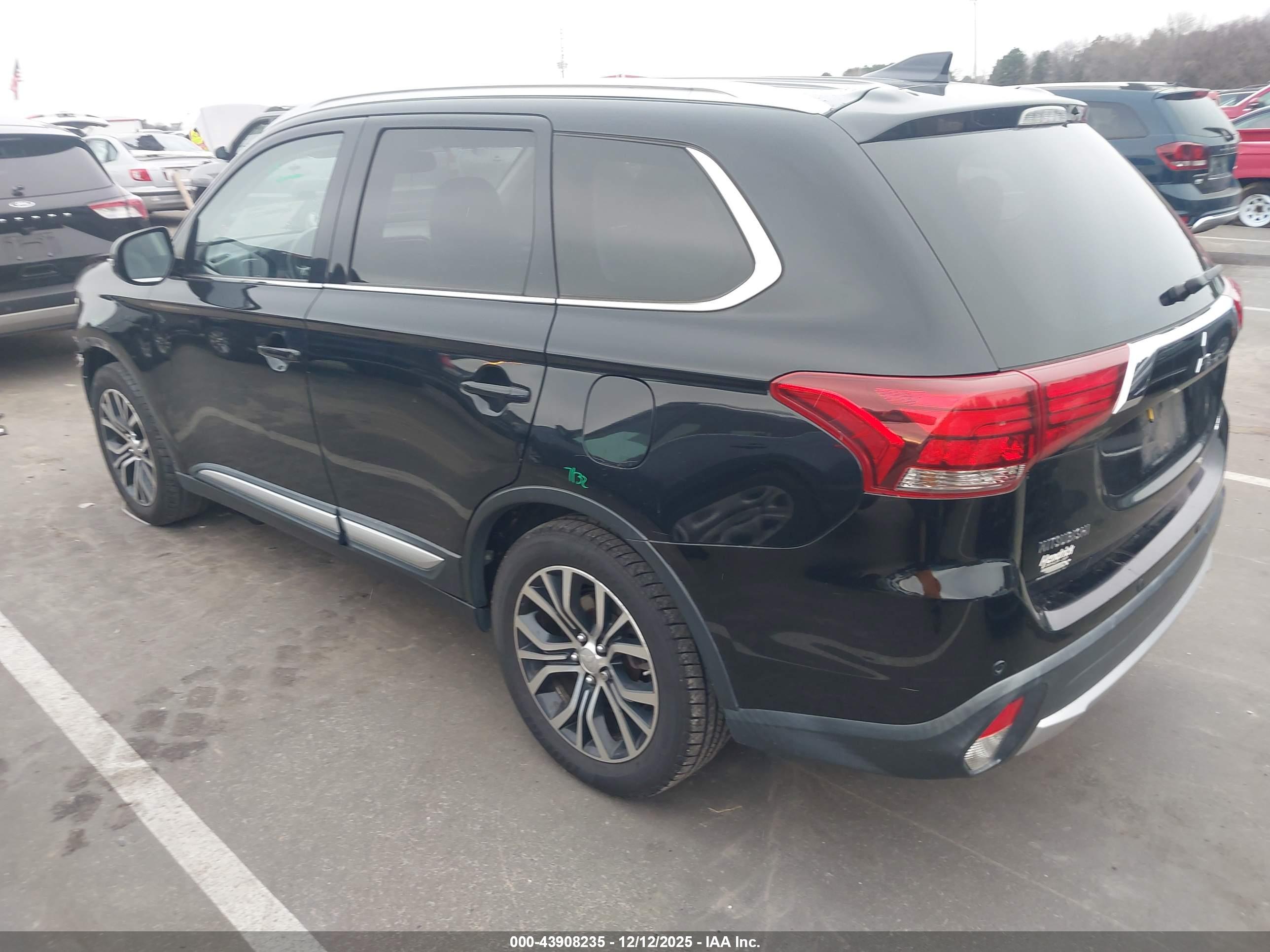 MITSUBISHI OUTLANDER image 3
