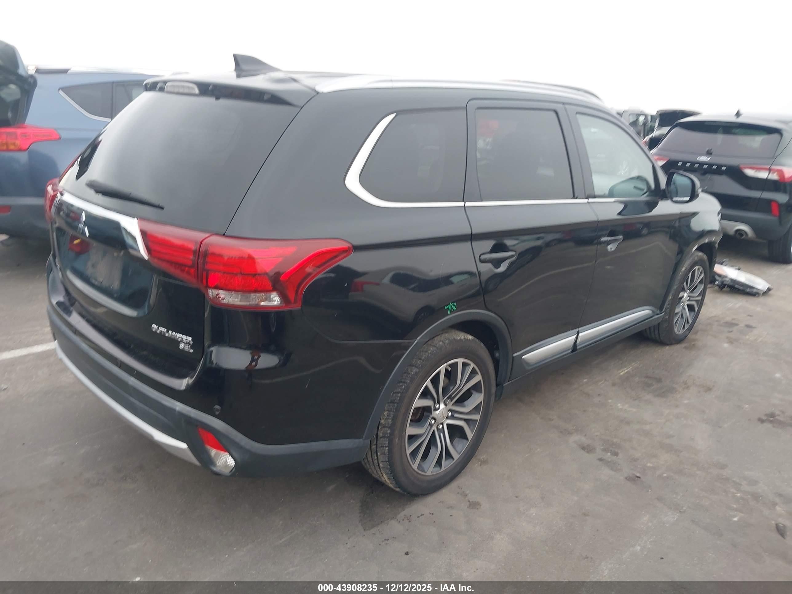 MITSUBISHI OUTLANDER image 4