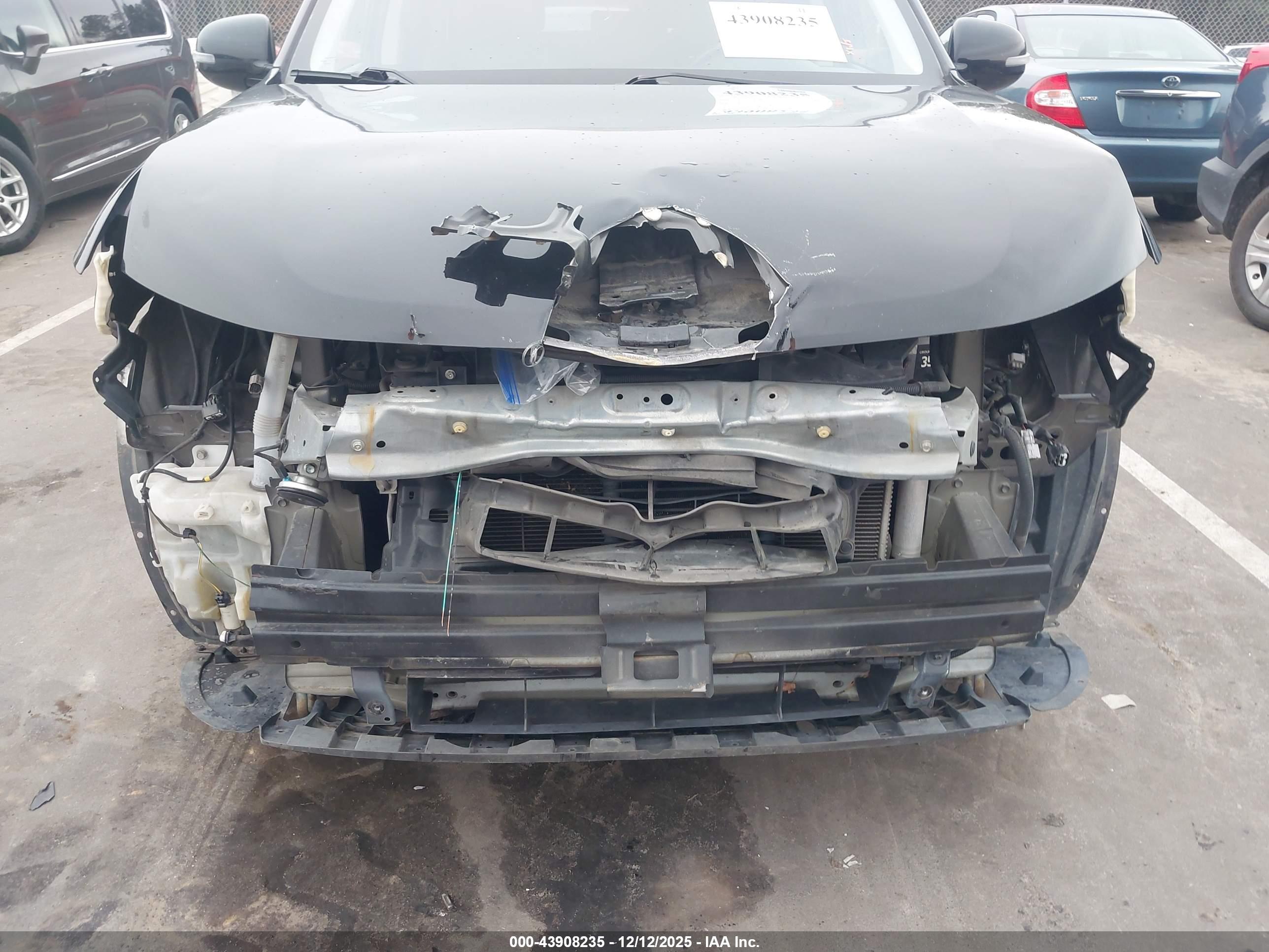 MITSUBISHI OUTLANDER image 6