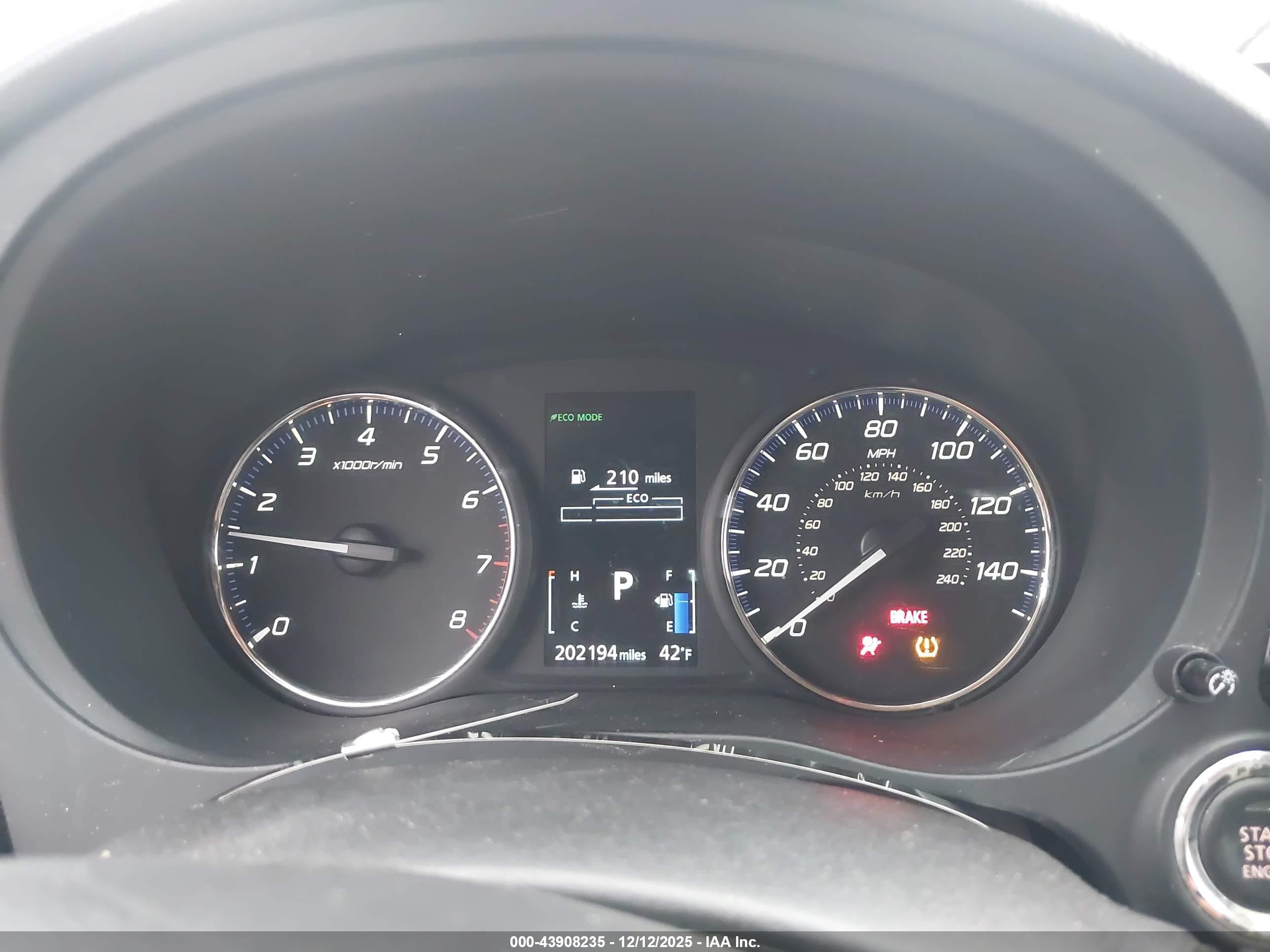 MITSUBISHI OUTLANDER image 7