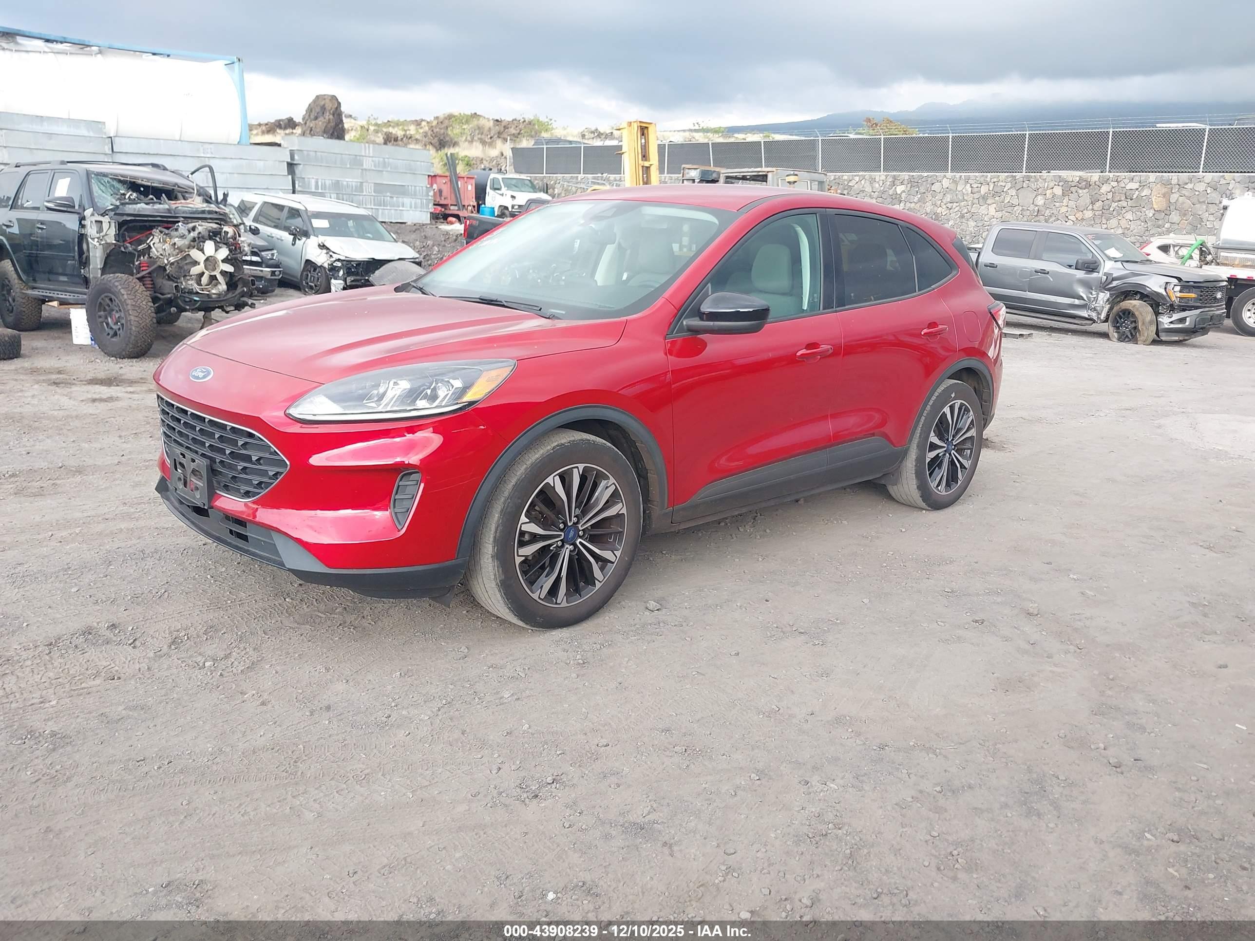 FORD ESCAPE image 2