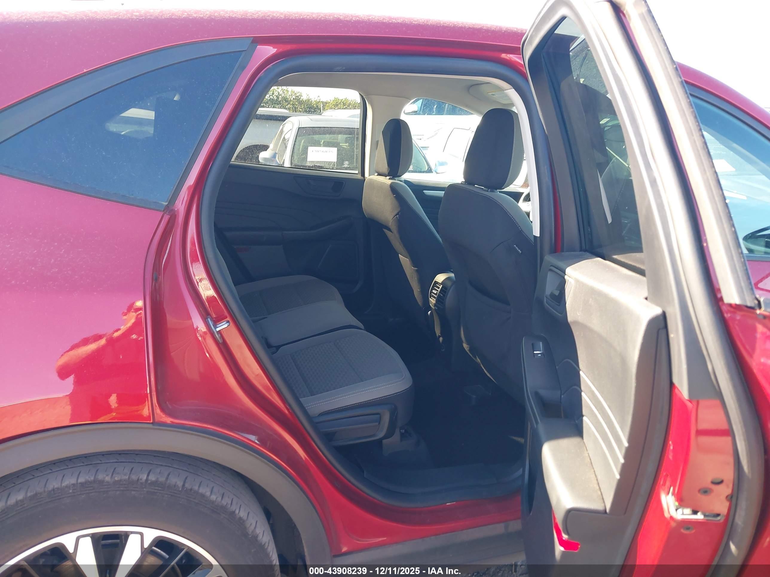 FORD ESCAPE image 8