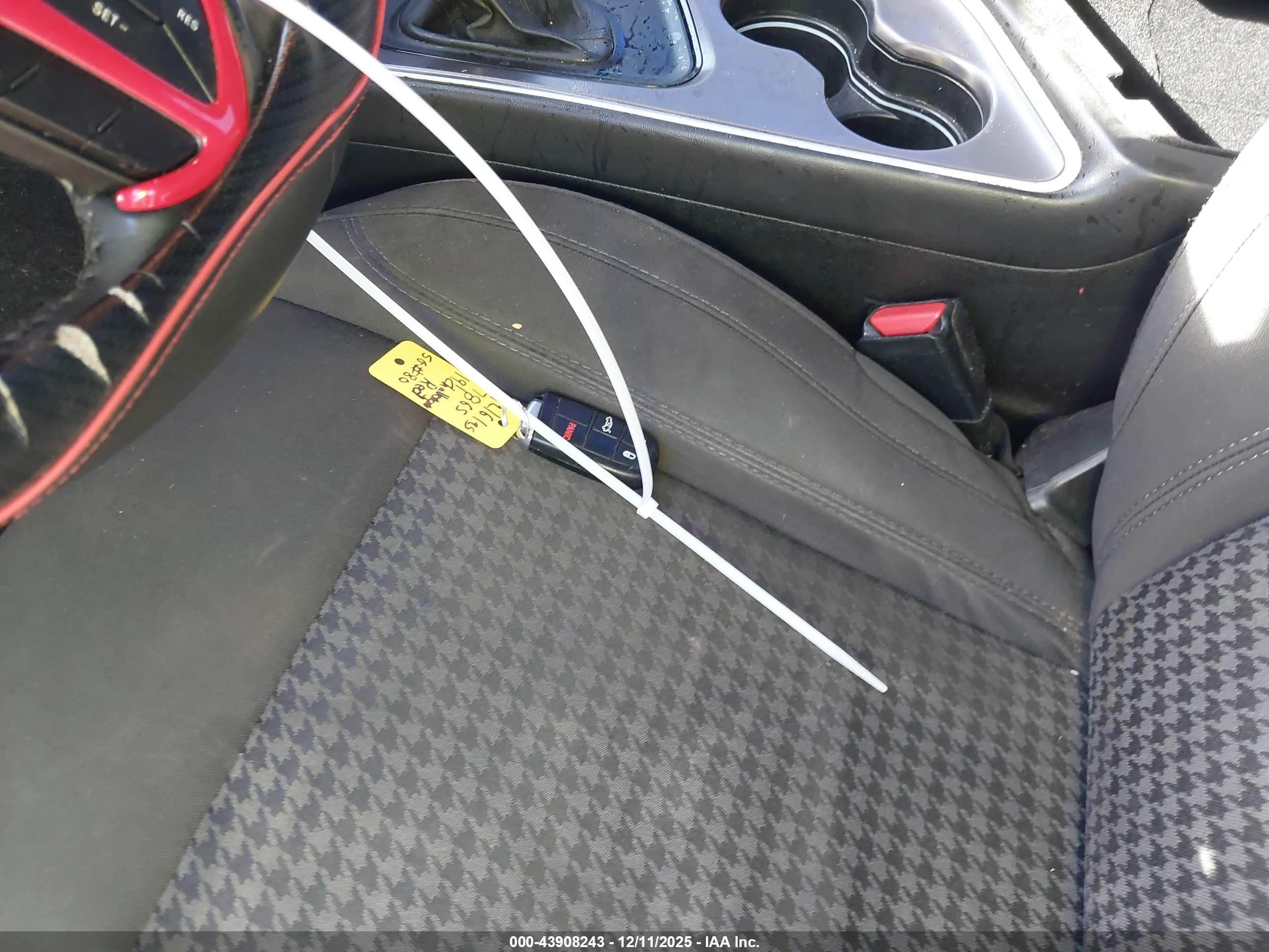 DODGE CHALLENGER image 11