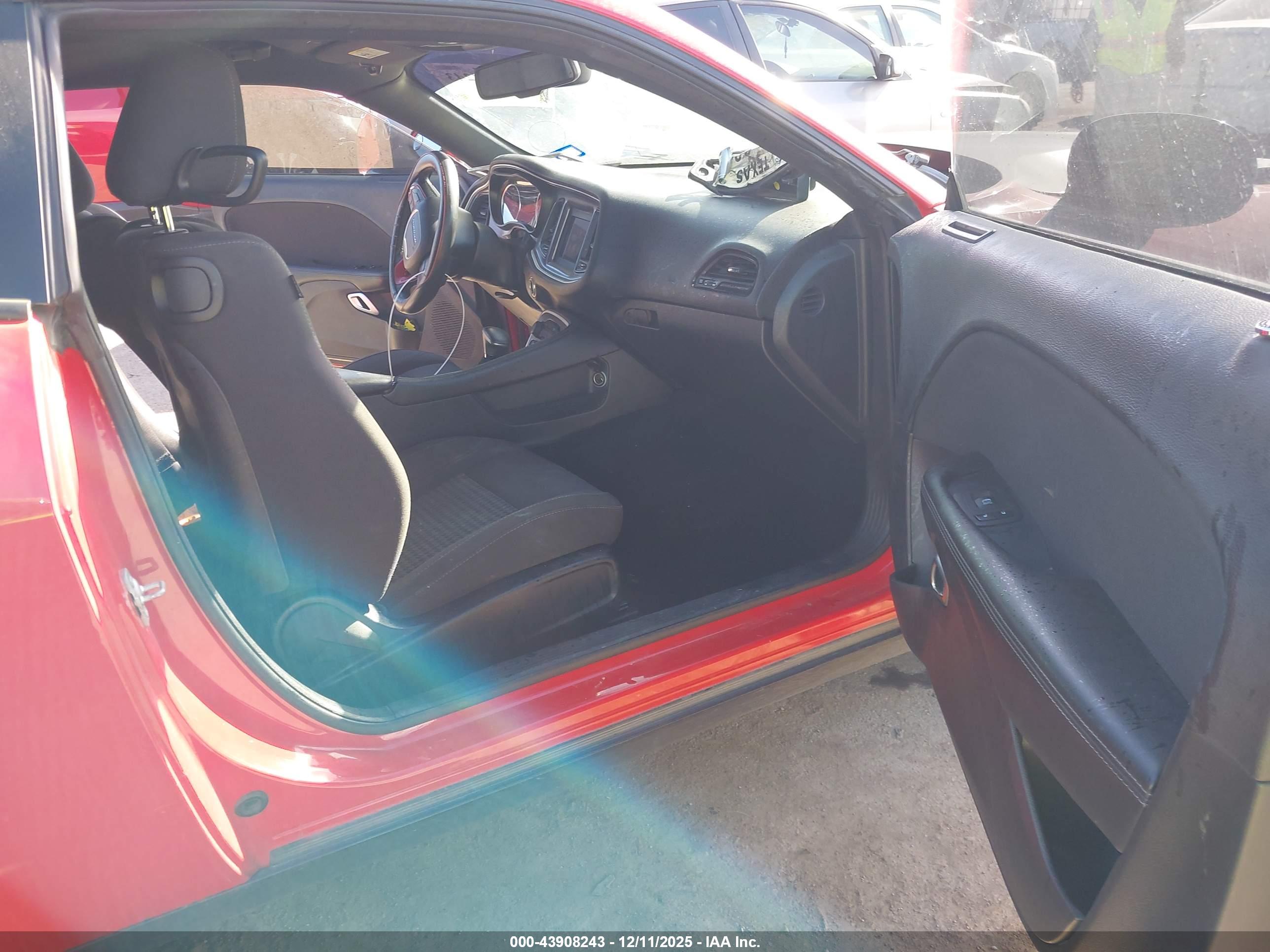DODGE CHALLENGER image 5